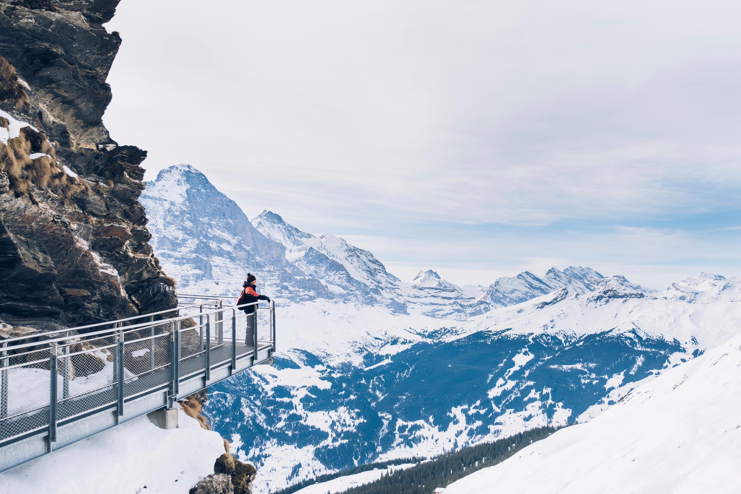 Vuoden matkakirja 2025 vie Sveitsiin: lue Mondon suositukset vuoden kiinnostavimmista teoksista