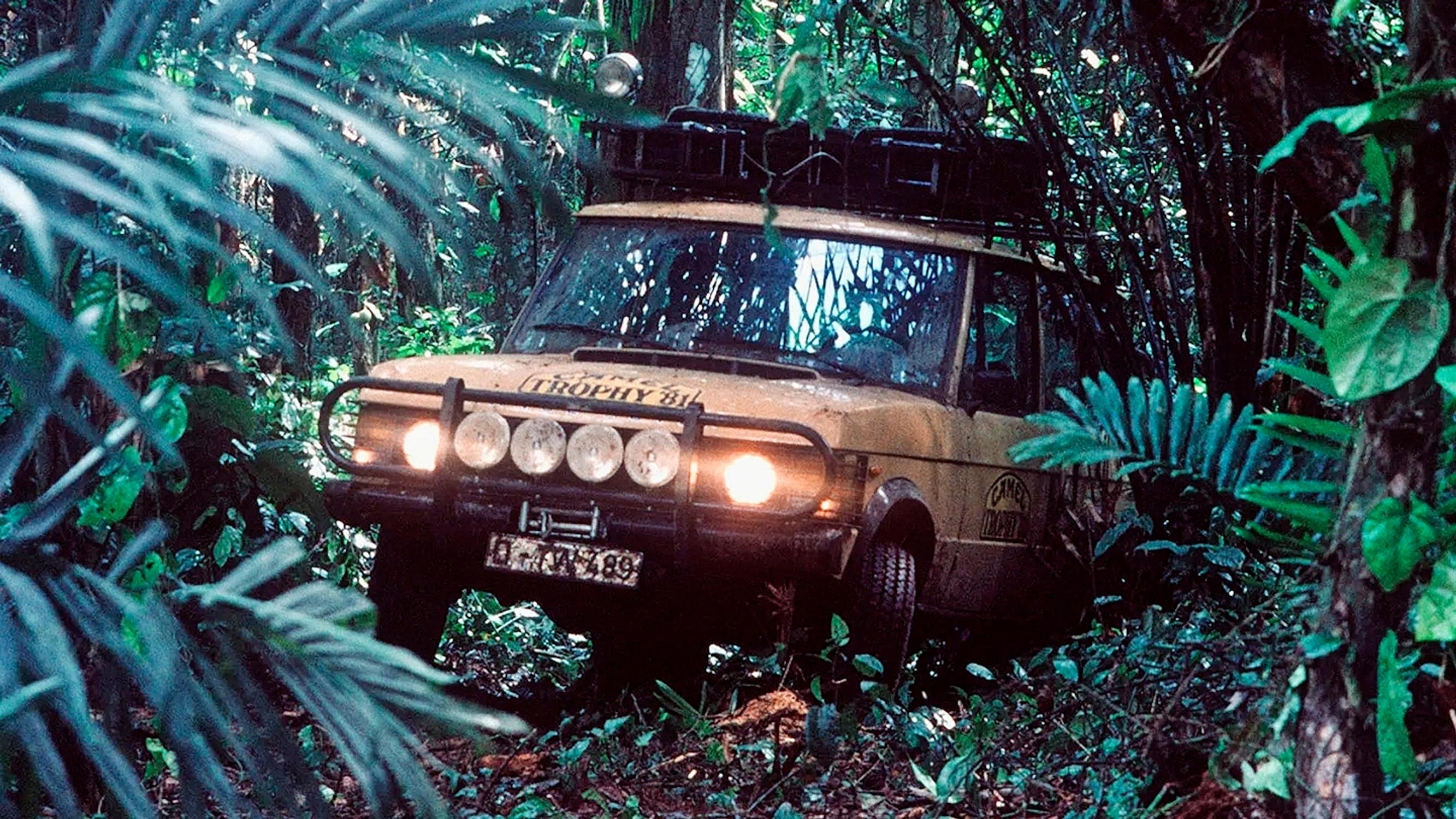 Land Roverin ensimmäinen Camel-auto oli se kaikista ylevin. Vuonna 1981 Sumatralle suunnanneessa retkikunnassa oli mukana viisi V8-moottorista Rangea. Kaikki autokunnat olivat saksalaisia, kuten ne olivat olleet myös ensimmäisessä Trophyssä.