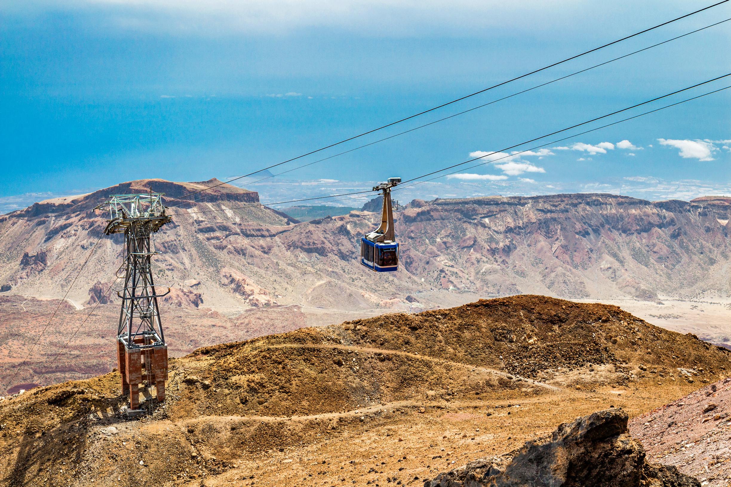 Teneriffan tärpit: tee tulivuoriretki, pulahda merivesialtaaseen ja lähde katsomaan valaita