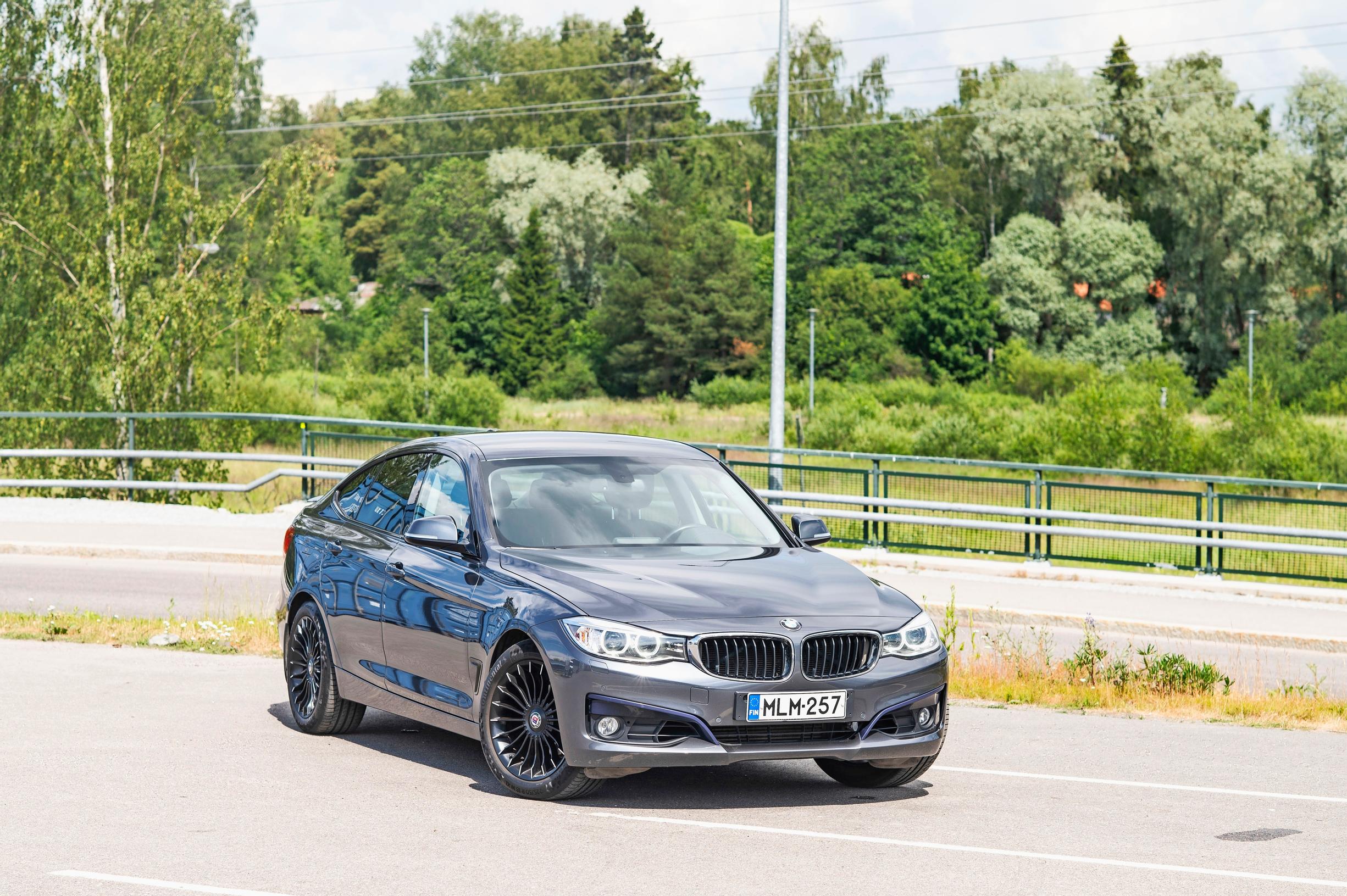BMW 320i GT on kuin mustaa magiaa – Se on näyttävä, tilava ja käytännöllinen