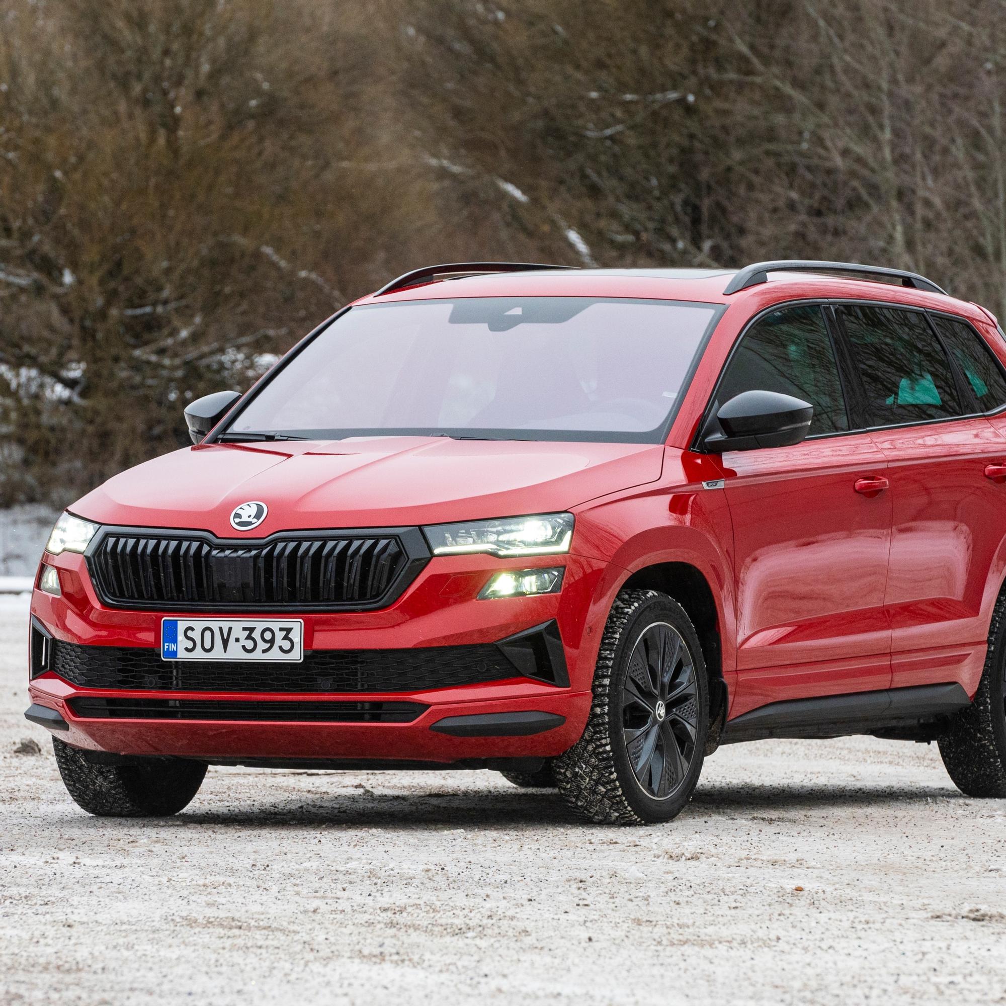 Skoda Karoq 1.5 TSI SportLine DSG – Keskikokoinen katumaasturi perheen yleiskoneeksi 
