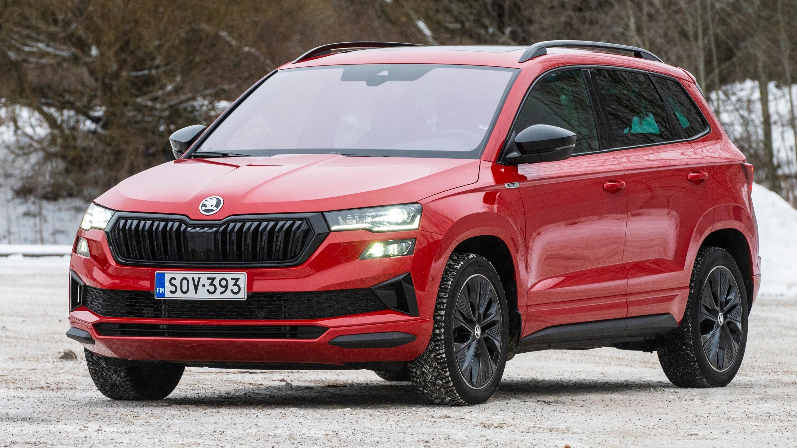 Skoda Karoq 1.5 TSI SportLine DSG – Keskikokoinen katumaasturi perheen yleiskoneeksi 