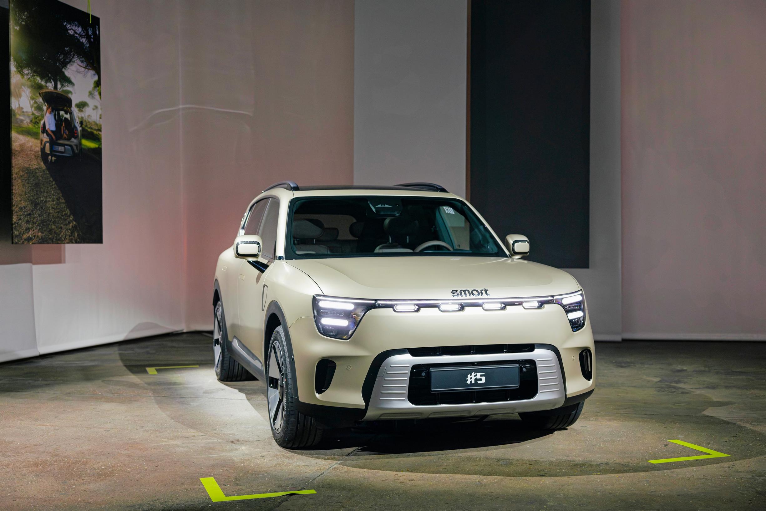 Smart #5 kuuluu edelläkävijöihin: auto imee virtaa jopa yli 400 kilowatin teholla.
