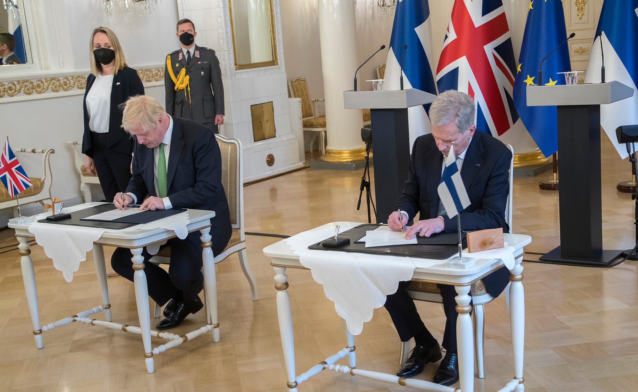 Boris Johnson ja Sauli Niinistö Helsingissä 11.5.2022.