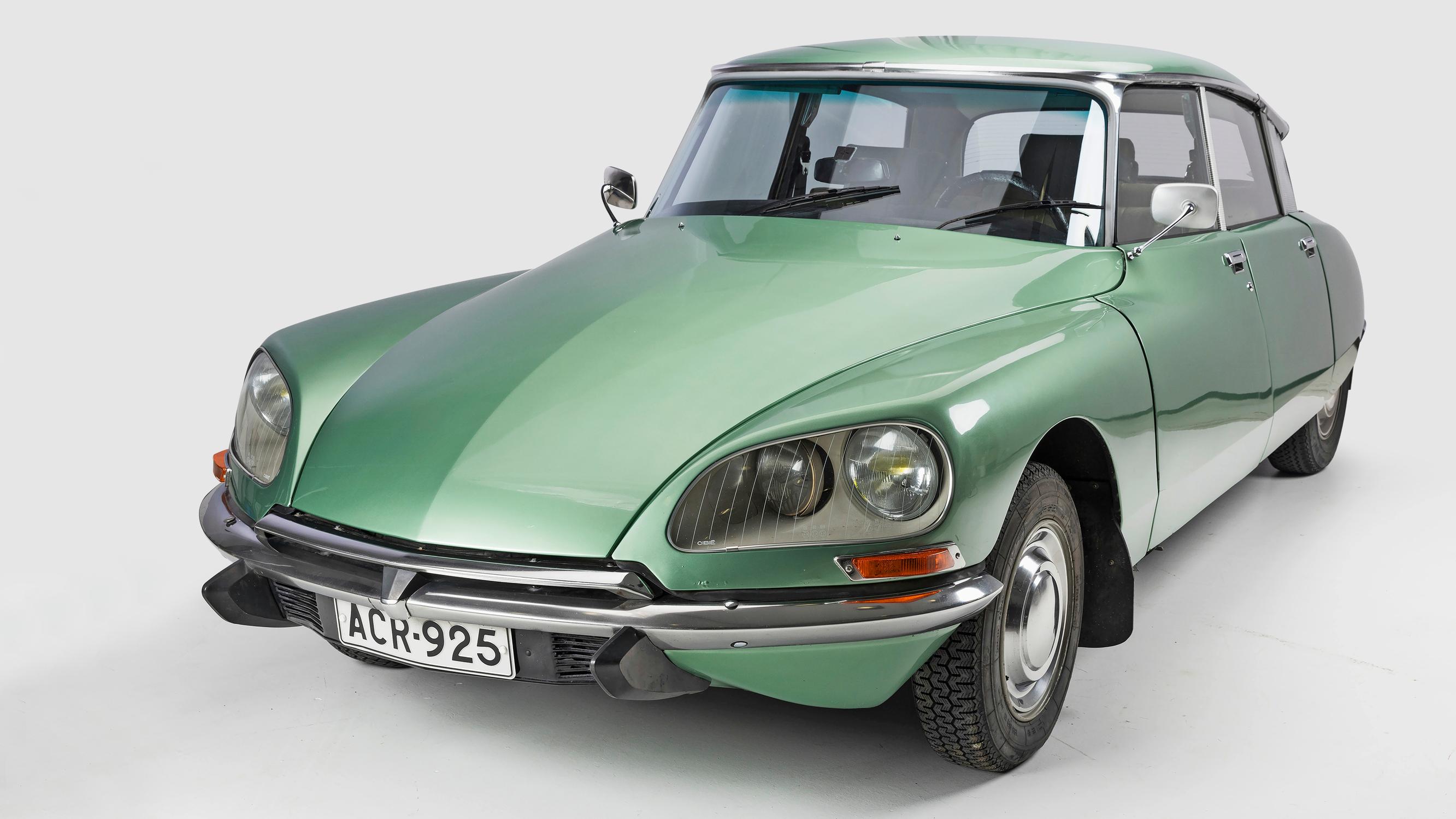 Citroën D Super 5 vm. 1974 – ”Kuin aikakone, paluu pikkupojan kesiin isovanhempien luona ja mökkitielle, jolla sain ajaa”