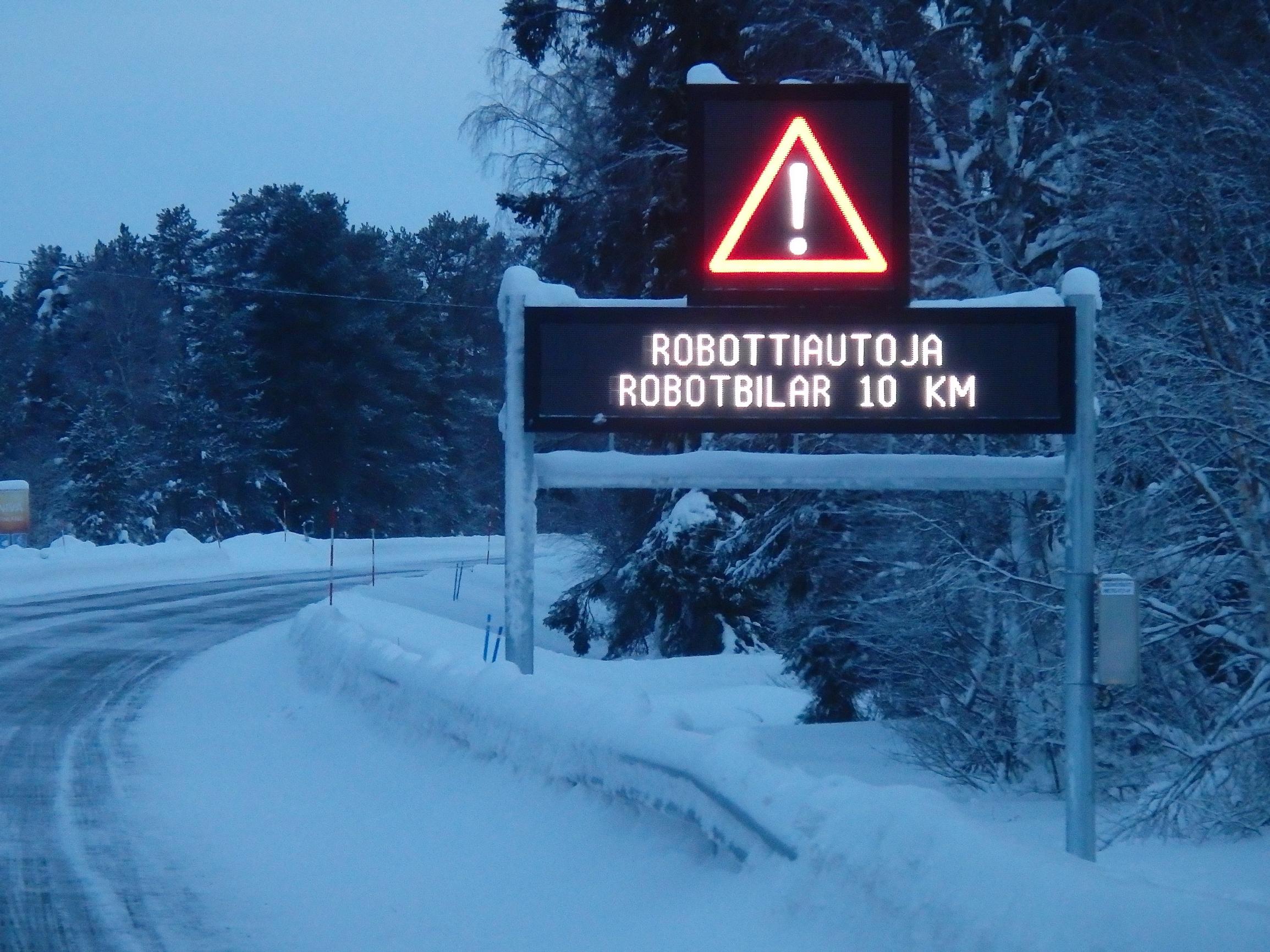 Miten robottiauto pysyy lumisella tiellä? 