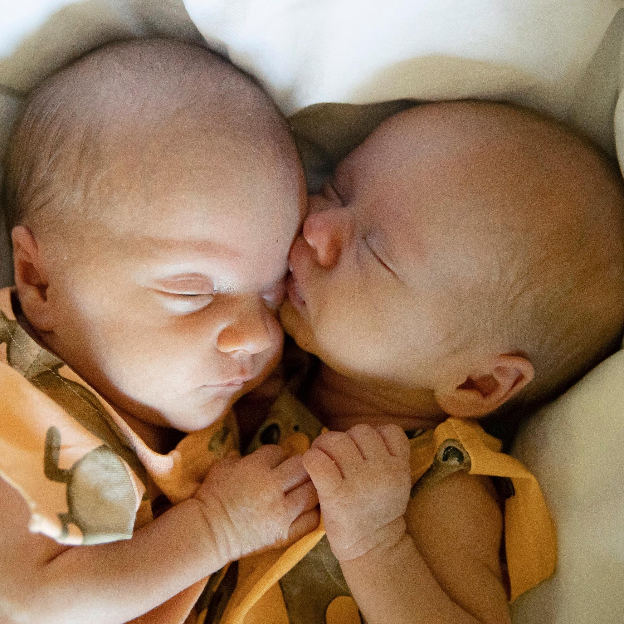 Pitkä matka synnyttämään: Kaksosten odotus tarkoitti Lindalle viikkoja pois kotoa –  "Tulimme Ouluun heti ensimmäisten supistusten jälkeen"