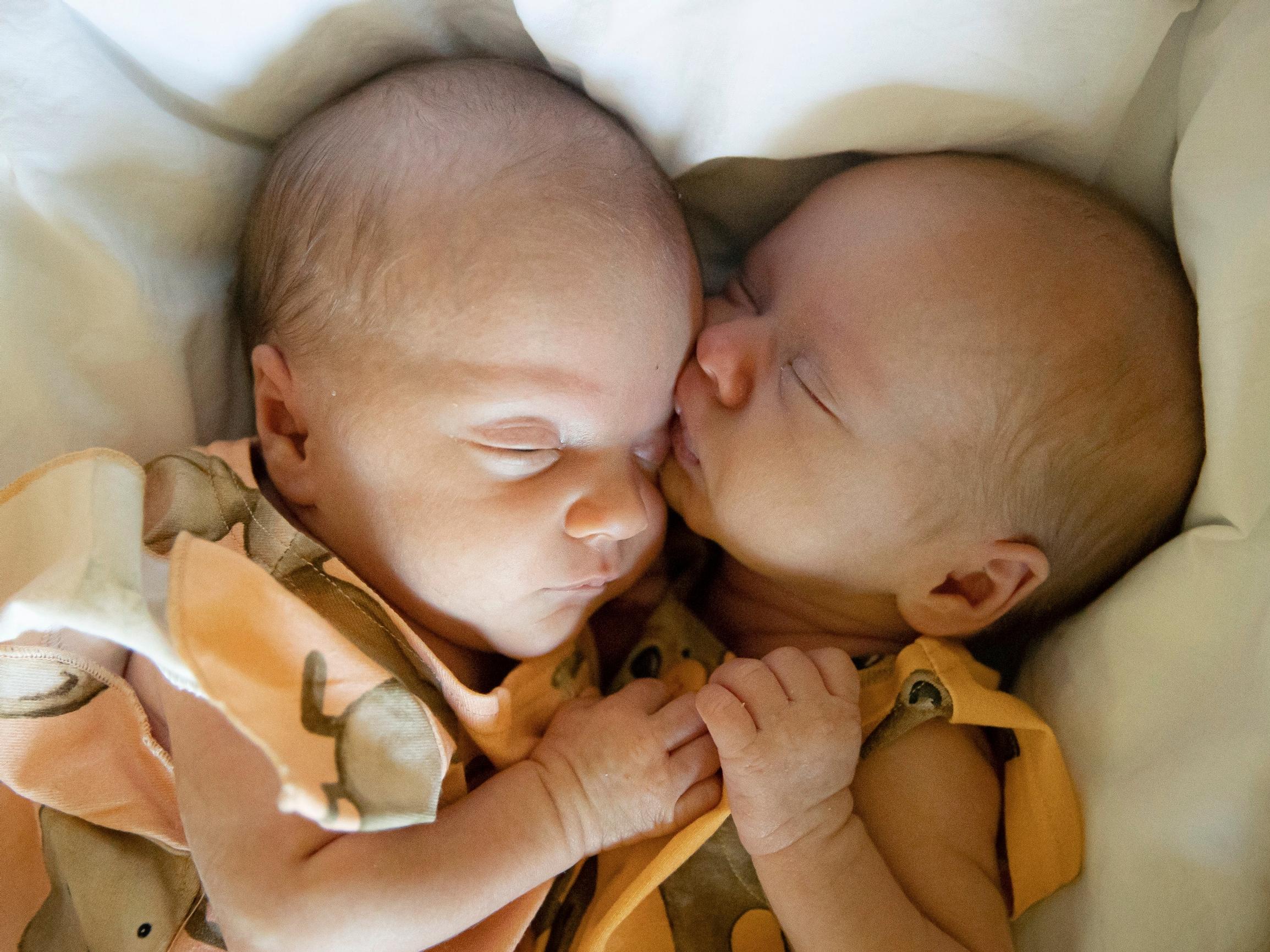 Pitkä matka synnyttämään: Kaksosten odotus tarkoitti Lindalle viikkoja pois kotoa –  "Tulimme Ouluun heti ensimmäisten supistusten jälkeen"