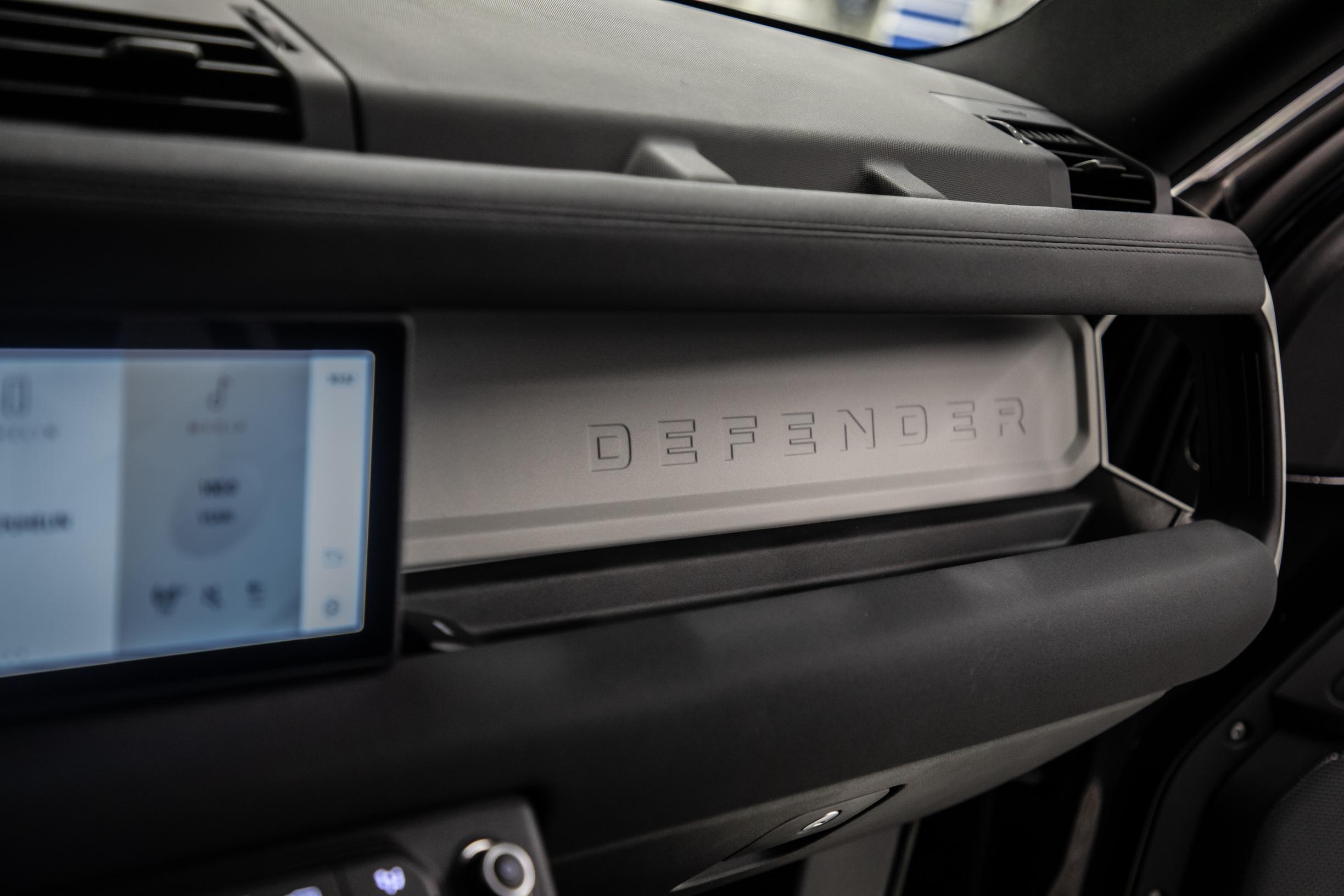 Uusi Land Rover Defender LCV pakettiauto Suomen markkinoille