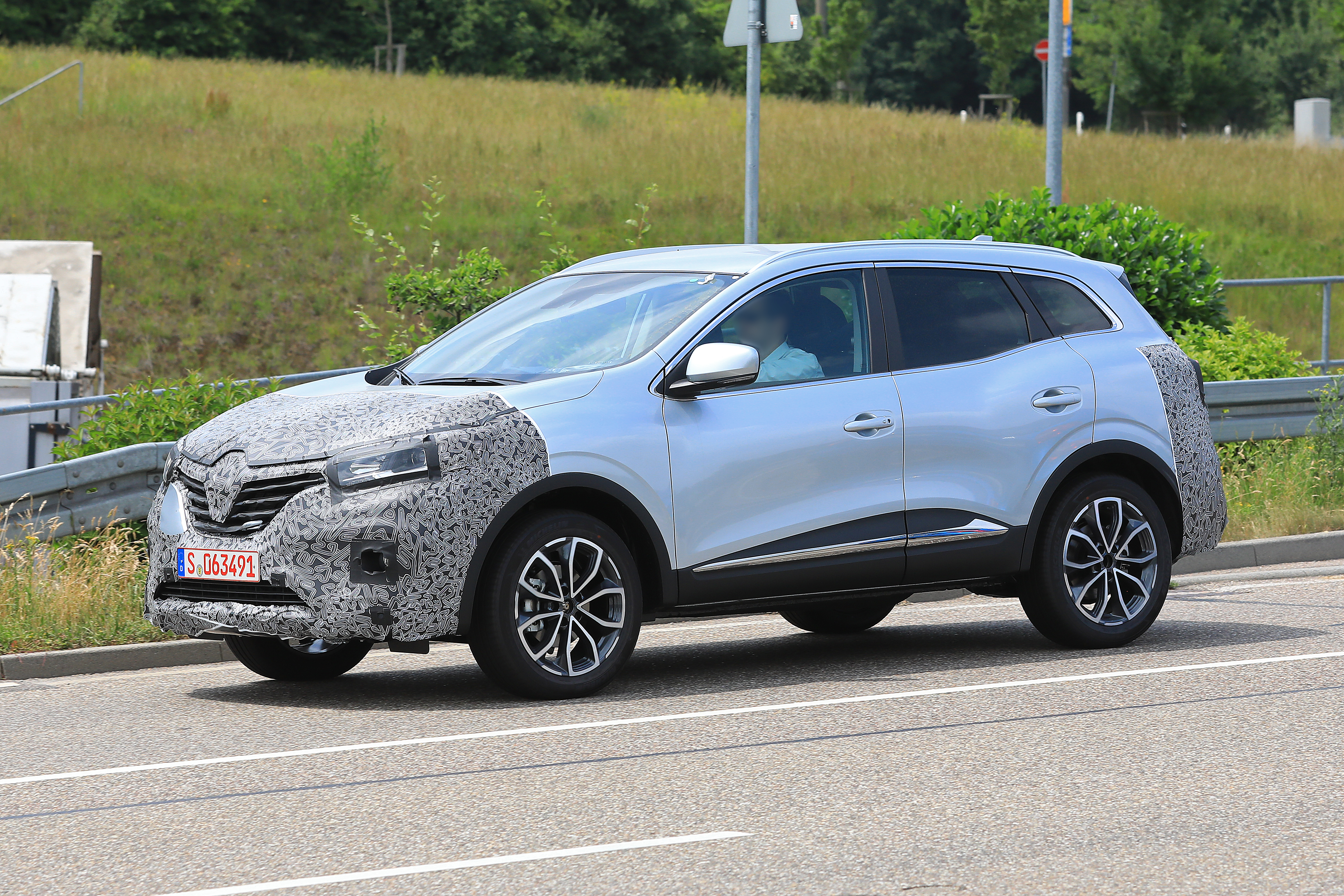 Renault Kadjar 2017 >> Salakuvissa Renault Kadjar Tuulilasi Renault Kadjar 2017 >> Salakuvissa Renault Kadjar Tuulilasi