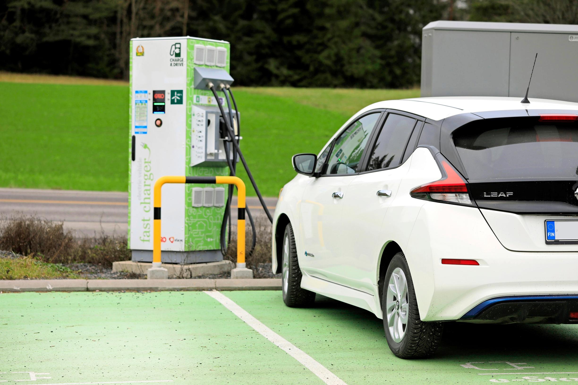 Suurtutkimus: Nämä ovat sähköautojen tärkeimmiksi koetut ominaisuudet
