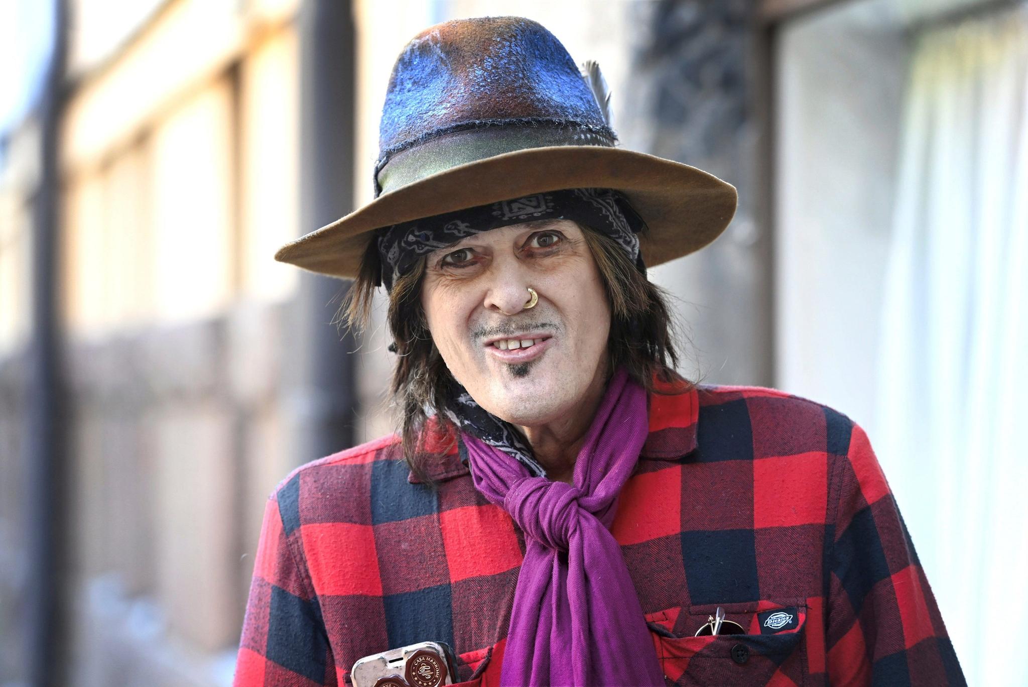 Andy McCoy 60 vuotta Kadun yhä että vedin heroiinia niin pitkään Apu