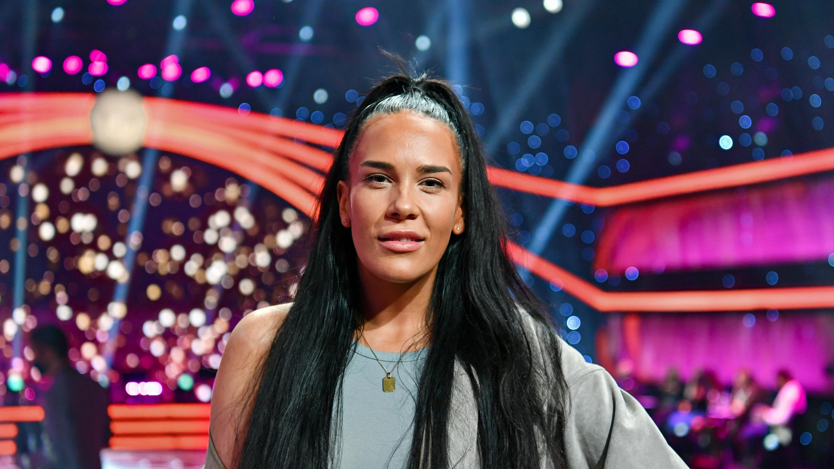 Räppäri ja DJ Sini Sabotage uskoo kohtaloon ja karman lakiin: "On kiva huomata, että välillä paha saa ­palkkansa"