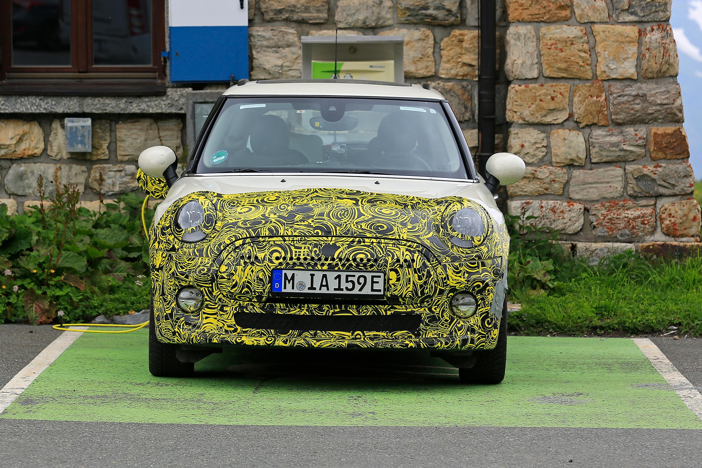 Salakuvissa MINI Cooper E