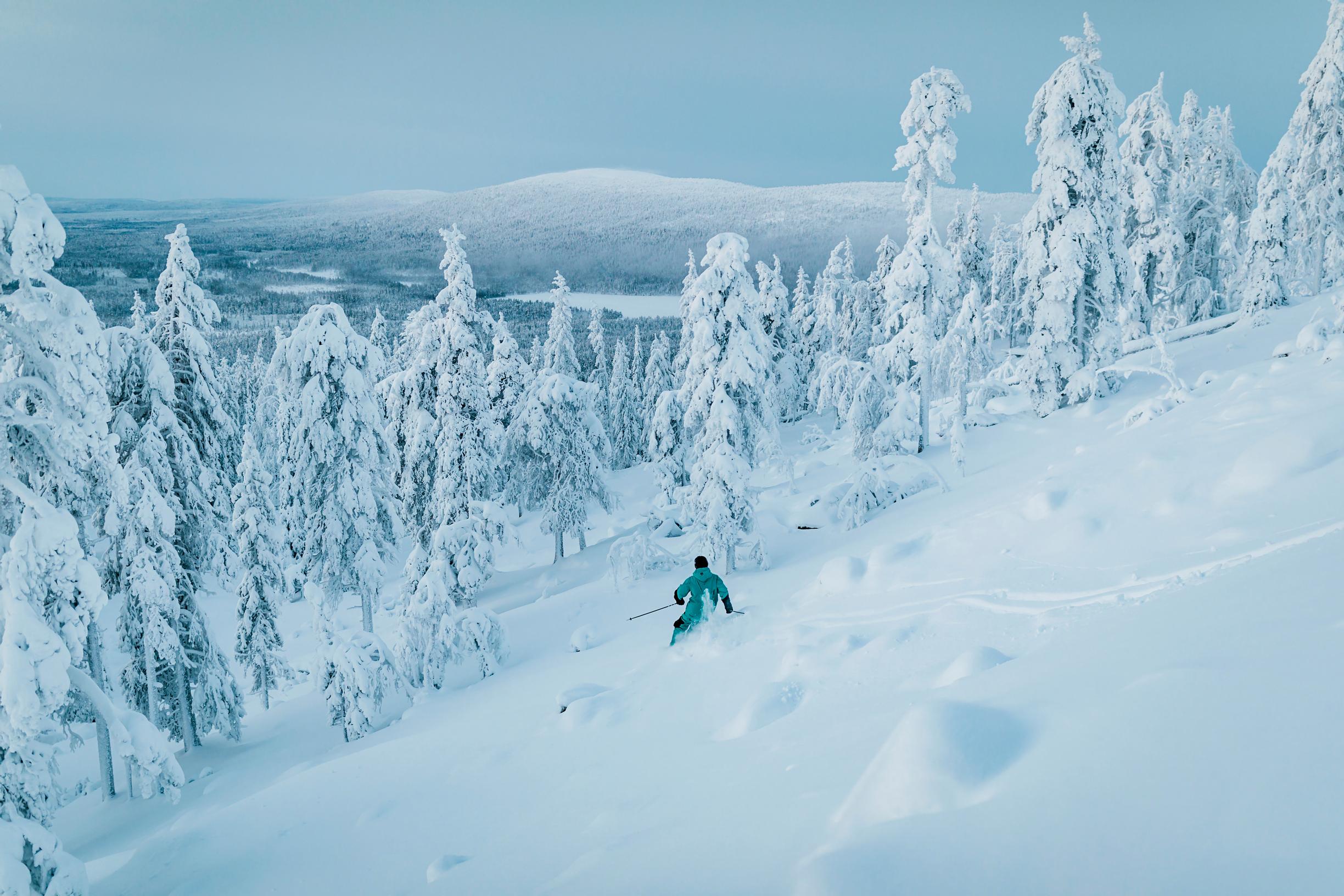 Lumilomalla Levillä voi harrastaa myös vapaalaskua rinteiden ulkopuolella.