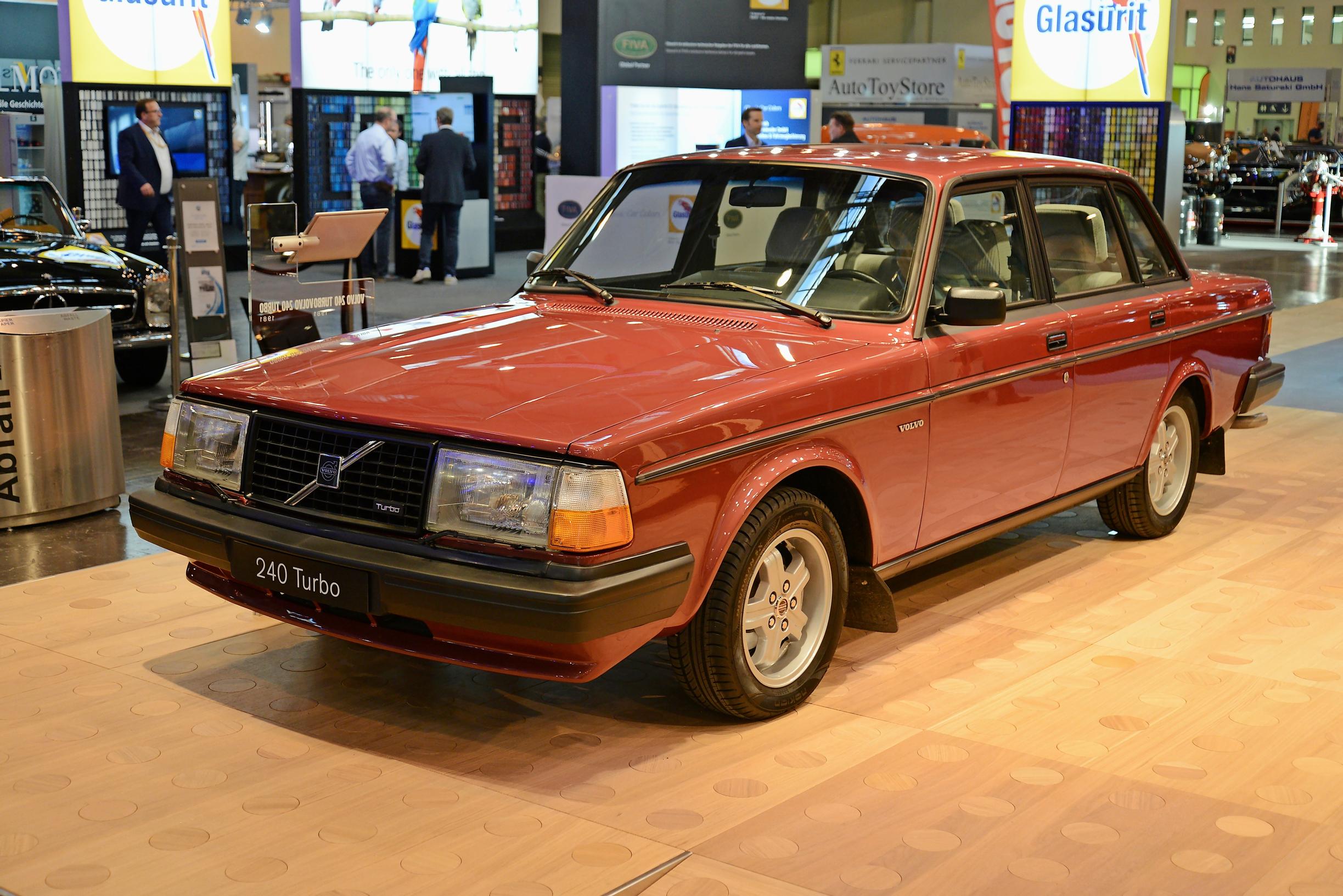 Volvo 240 on umpirautaa Göteborgista – ja tässä raskaimman kaavan mukaan, eli turbona.