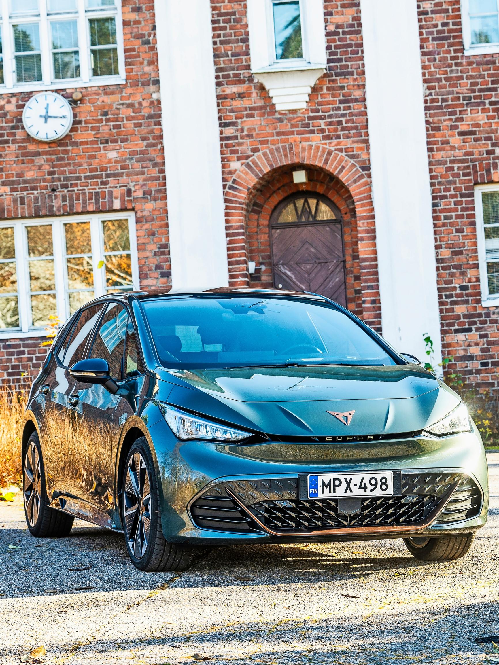 Cupra Born VZ 84 kWh – Kerrankin vähän persoonallisempi sähköauto! Ulkonäkö uhkuu voimaa, ja sitä on myös pellin alla