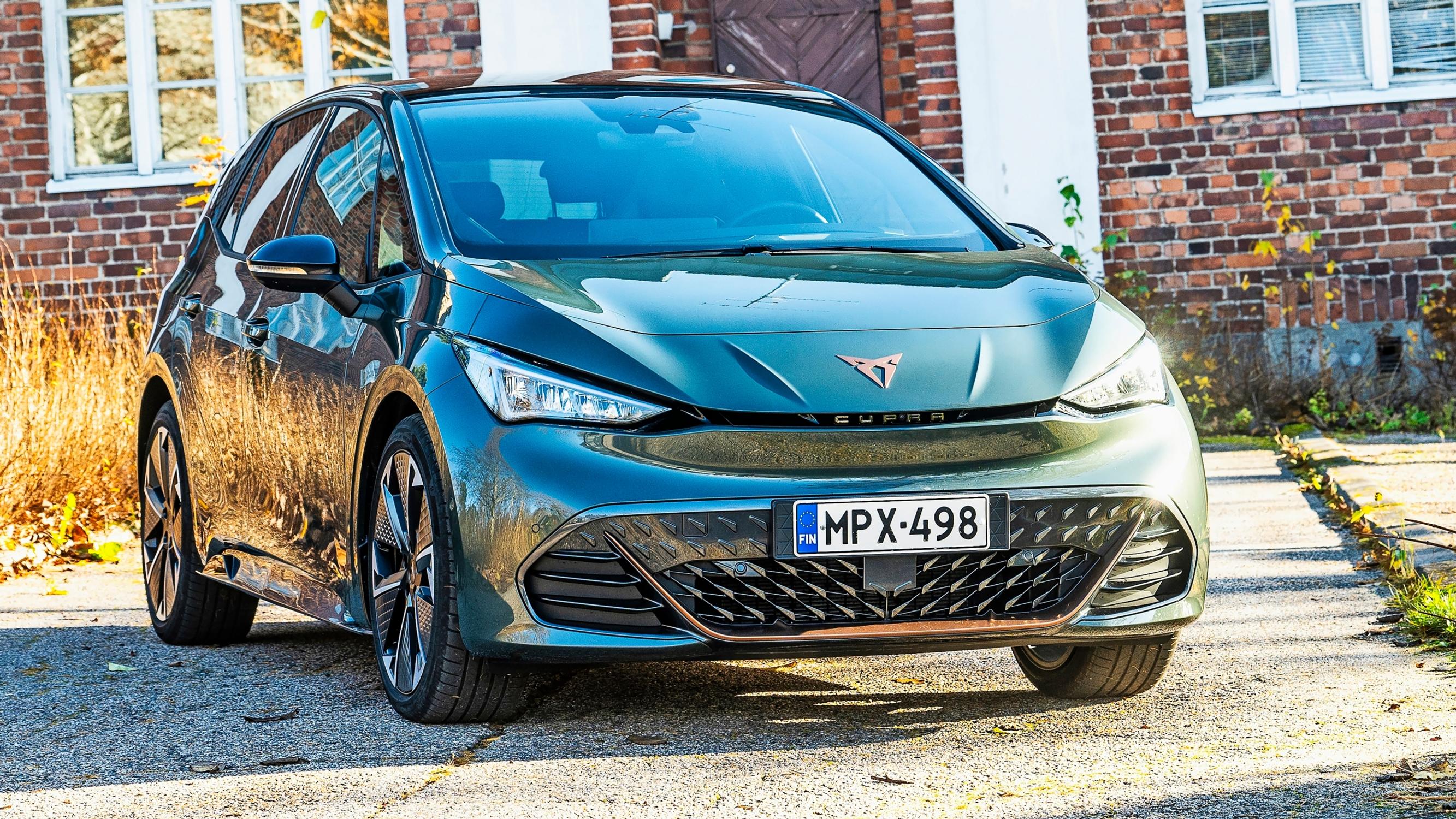 Cupra Born VZ 84 kWh – Kerrankin vähän persoonallisempi sähköauto! Ulkonäkö uhkuu voimaa, ja sitä on myös pellin alla