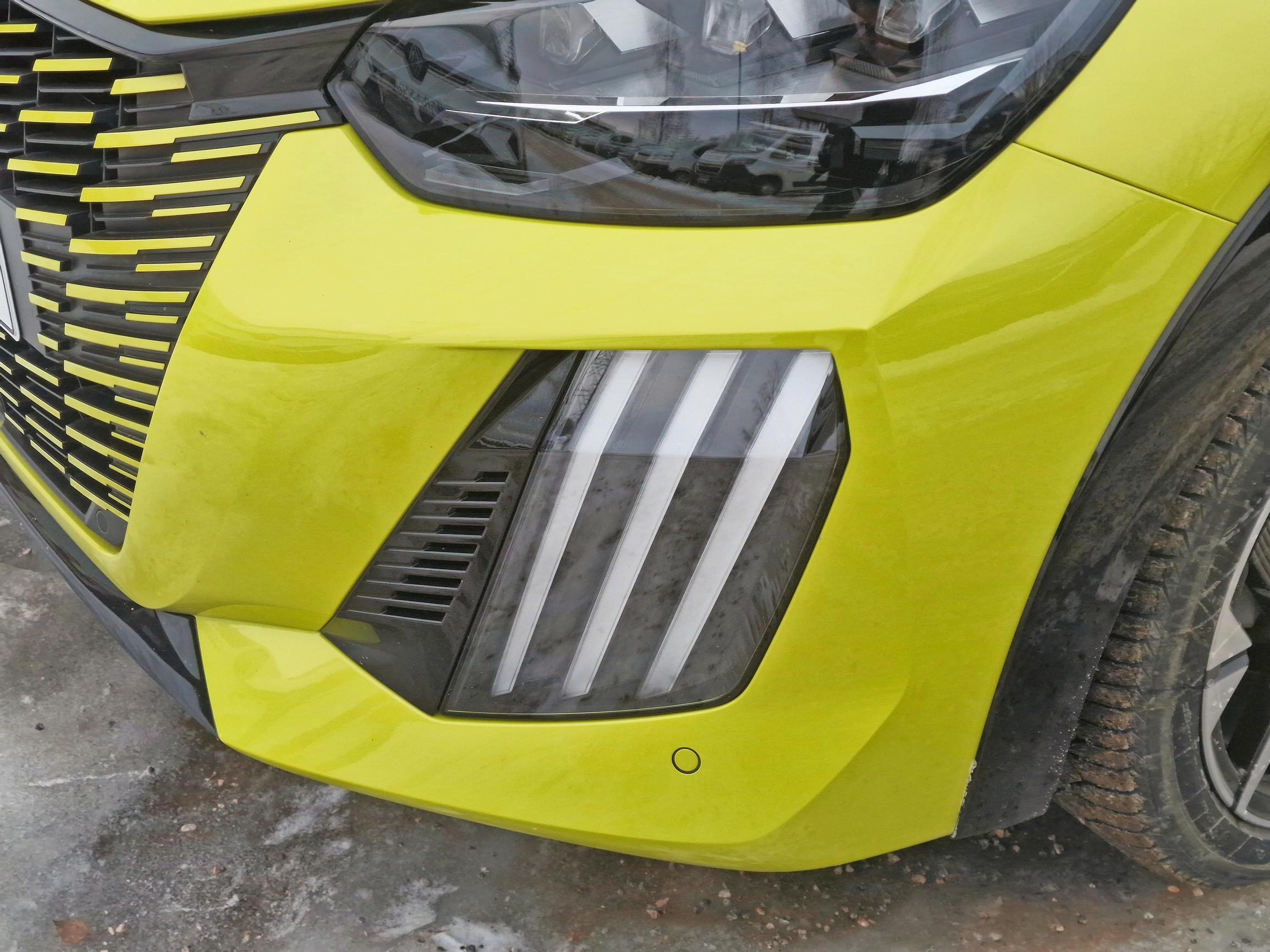 Uusi Peugeot e-208 | Pieni sähköauto, paljon vahvuuksia | Koeajo ...