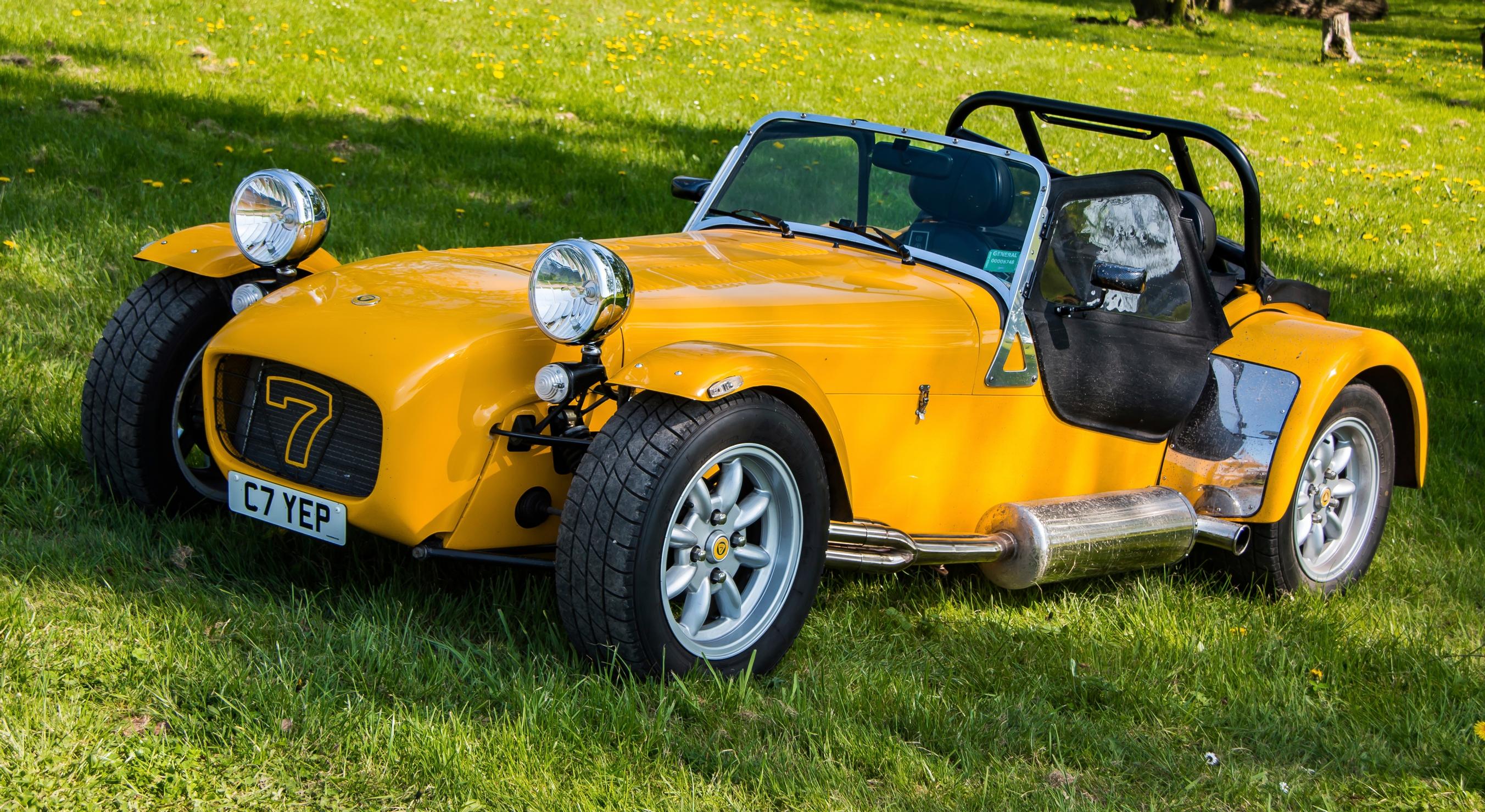 Unelmien kesäauto Caterham Seven