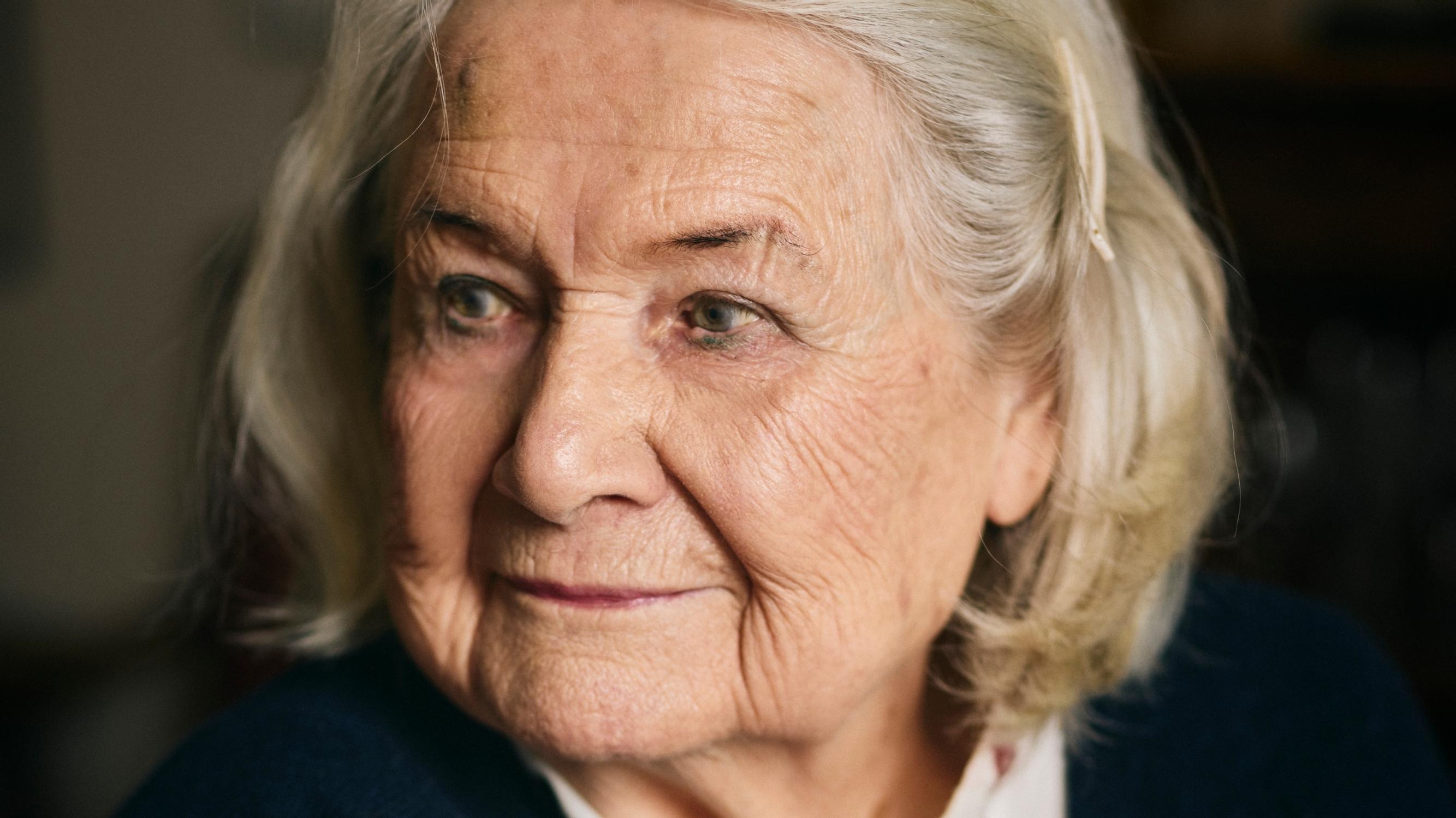 Anja Pohjola, 94, toteutti nuorena kuolleen äitinsä unelman filmitähteydestä – Hän ymmärsi vasta myöhemmin, kuinka paljon äiti oli joutunut kestämään