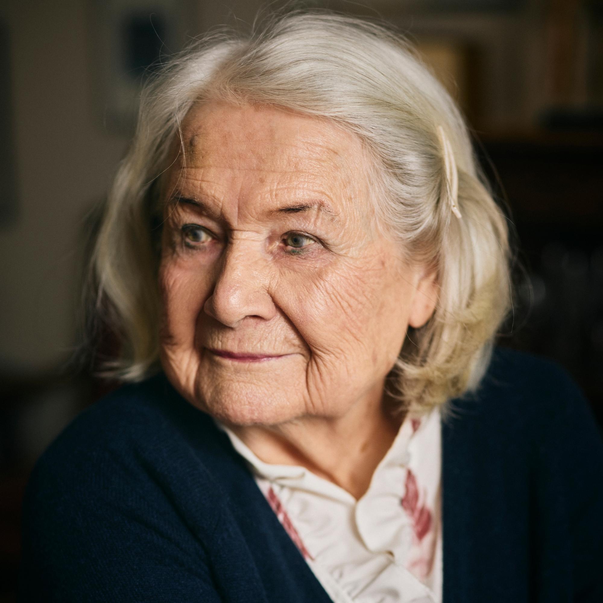 Anja Pohjola, 94, toteutti nuorena kuolleen äitinsä unelman filmitähteydestä – Hän ymmärsi vasta myöhemmin, kuinka paljon äiti oli joutunut kestämään