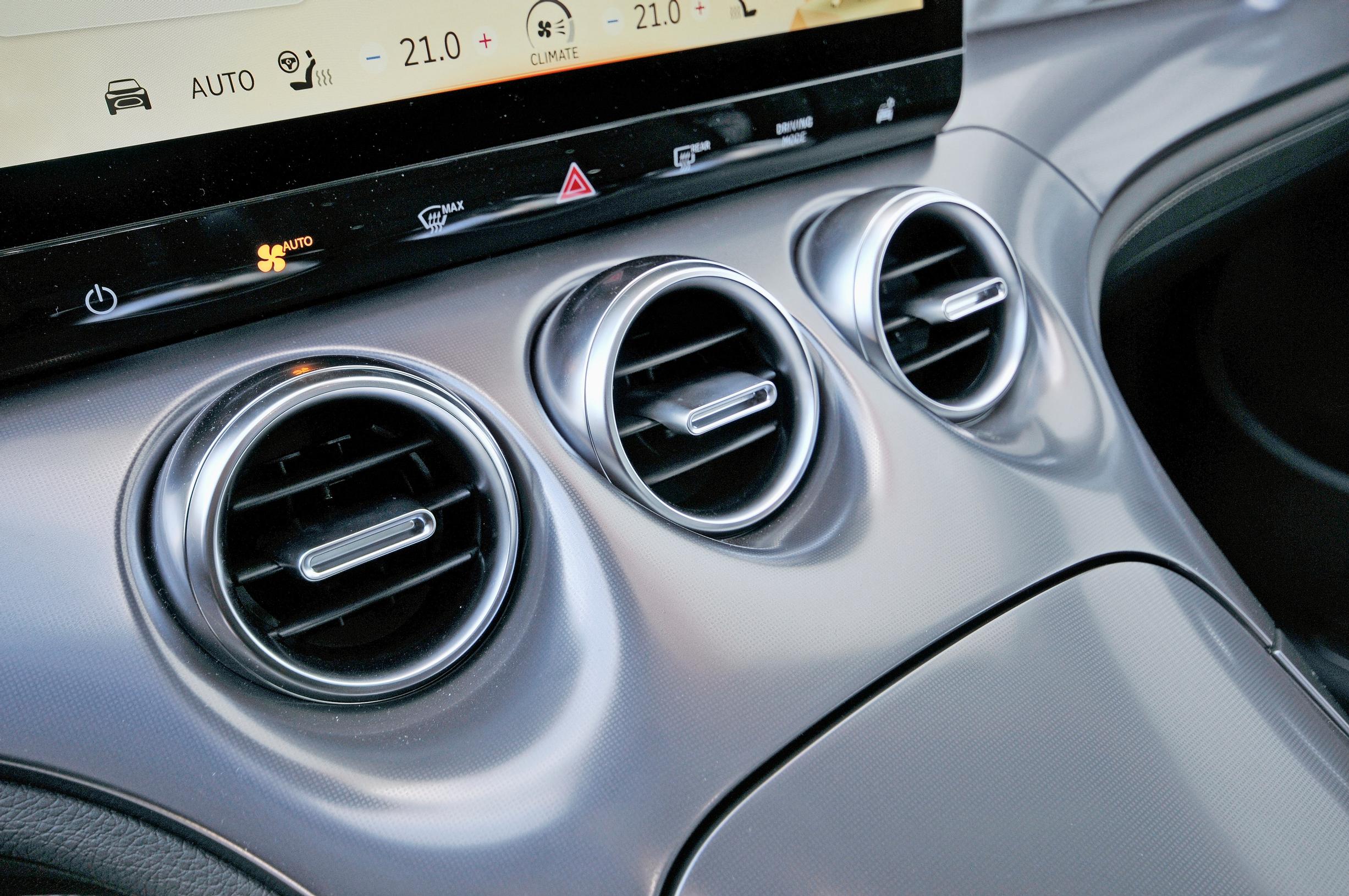 Smart #3 Pro+:n kojelaudan pyöreät suulakkeet tuovat mieleen Mercedes-Benzin maailman, mikä ei liene sattumaa.