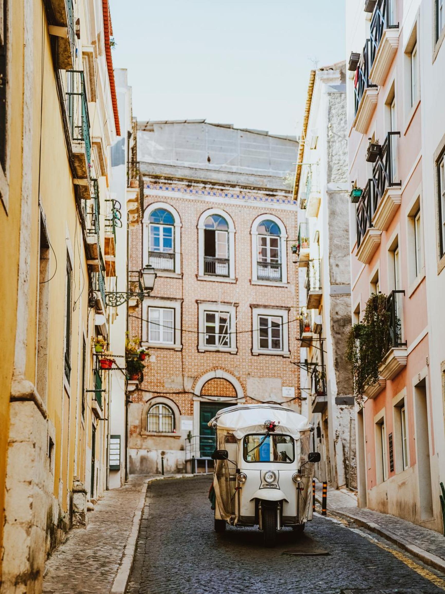 Lissabon on Euroopan kaupungeista ihanimpia – Paikallinen toimittaja kertoo sen parhaat näköalapaikat, rennot ravintolat, fado-baarit ja muut vinkit