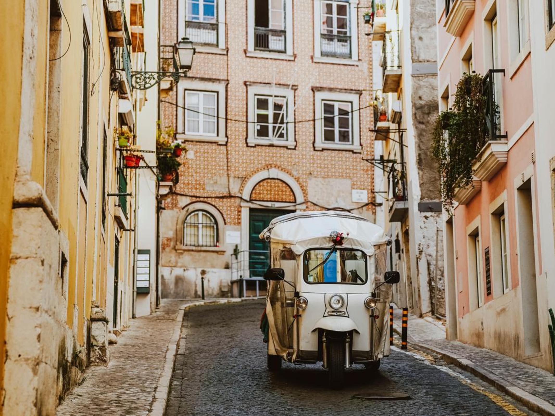 Lissabon on Euroopan kaupungeista ihanimpia – Paikallinen toimittaja kertoo sen parhaat näköalapaikat, rennot ravintolat, fado-baarit ja muut vinkit