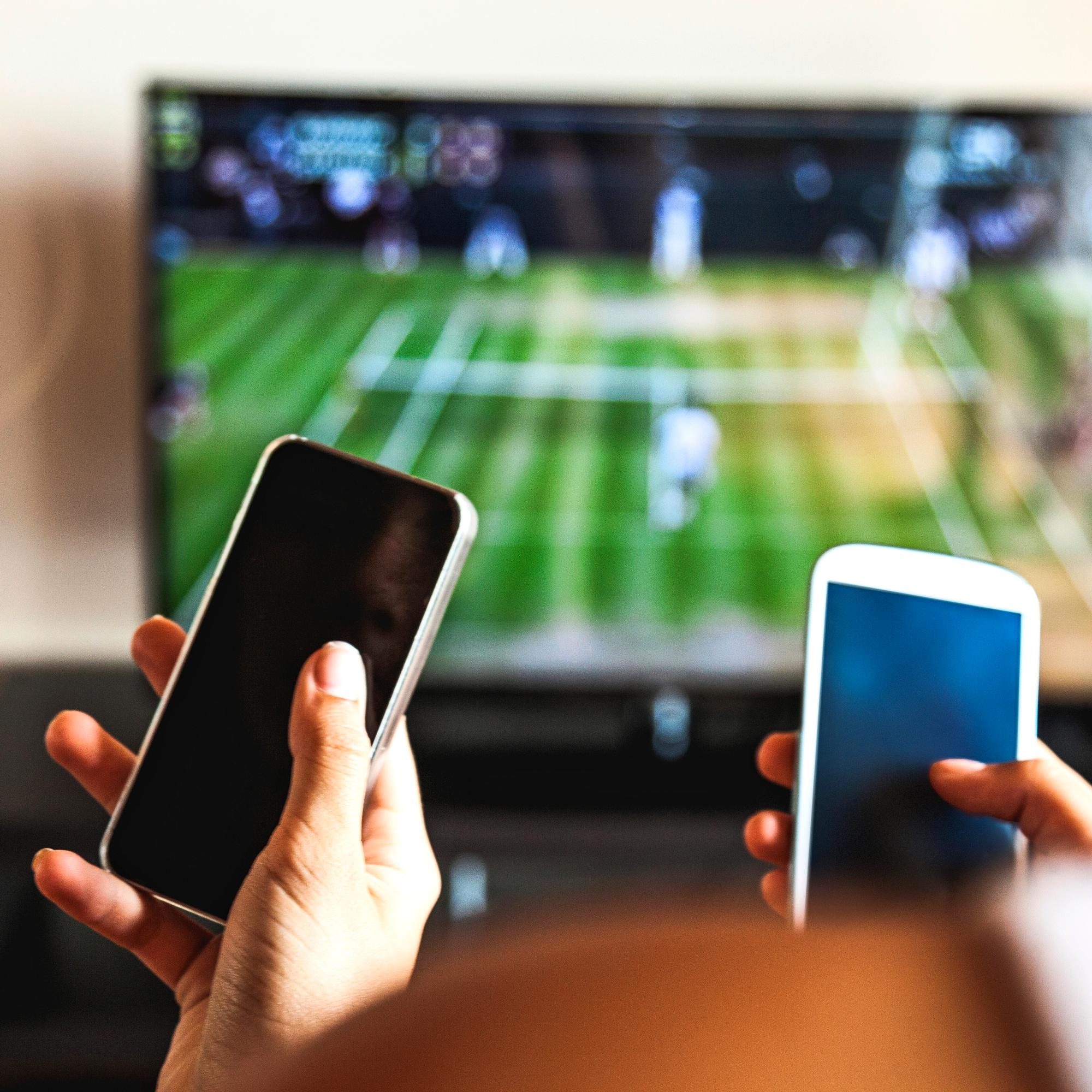 Kuinka kauan antenni-tv vielä toimii? – Antenniverkon kautta tv:tä katsoo yhä 1,2 miljoonaa kotitaloutta – "Suomalaisilla oltava lisämaksuton pääsy Ylen kaikkiin sisältöihin televisiossa"