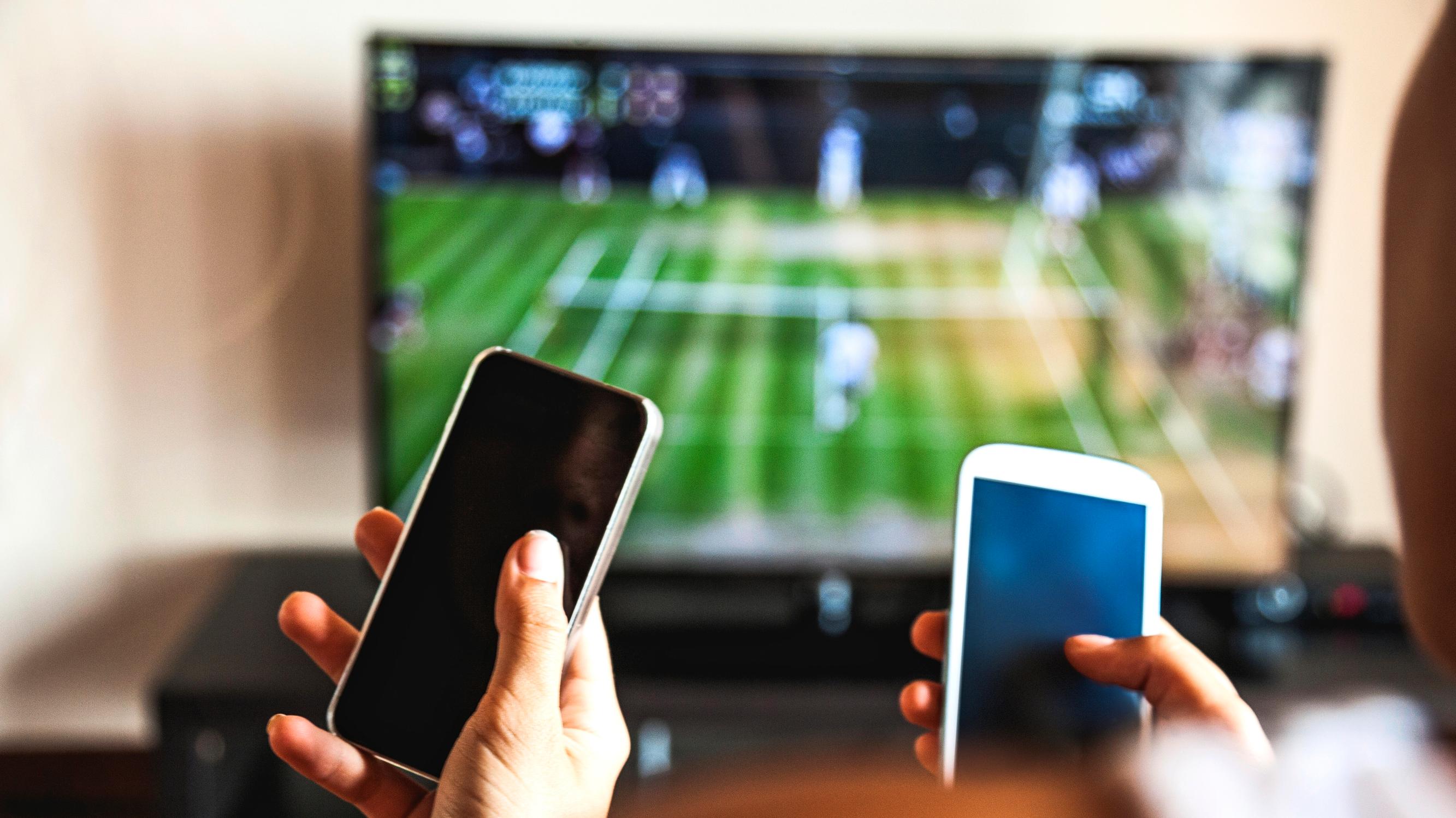 Kuinka kauan antenni-tv vielä toimii? – Antenniverkon kautta tv:tä katsoo yhä 1,2 miljoonaa kotitaloutta – "Suomalaisilla oltava lisämaksuton pääsy Ylen kaikkiin sisältöihin televisiossa"