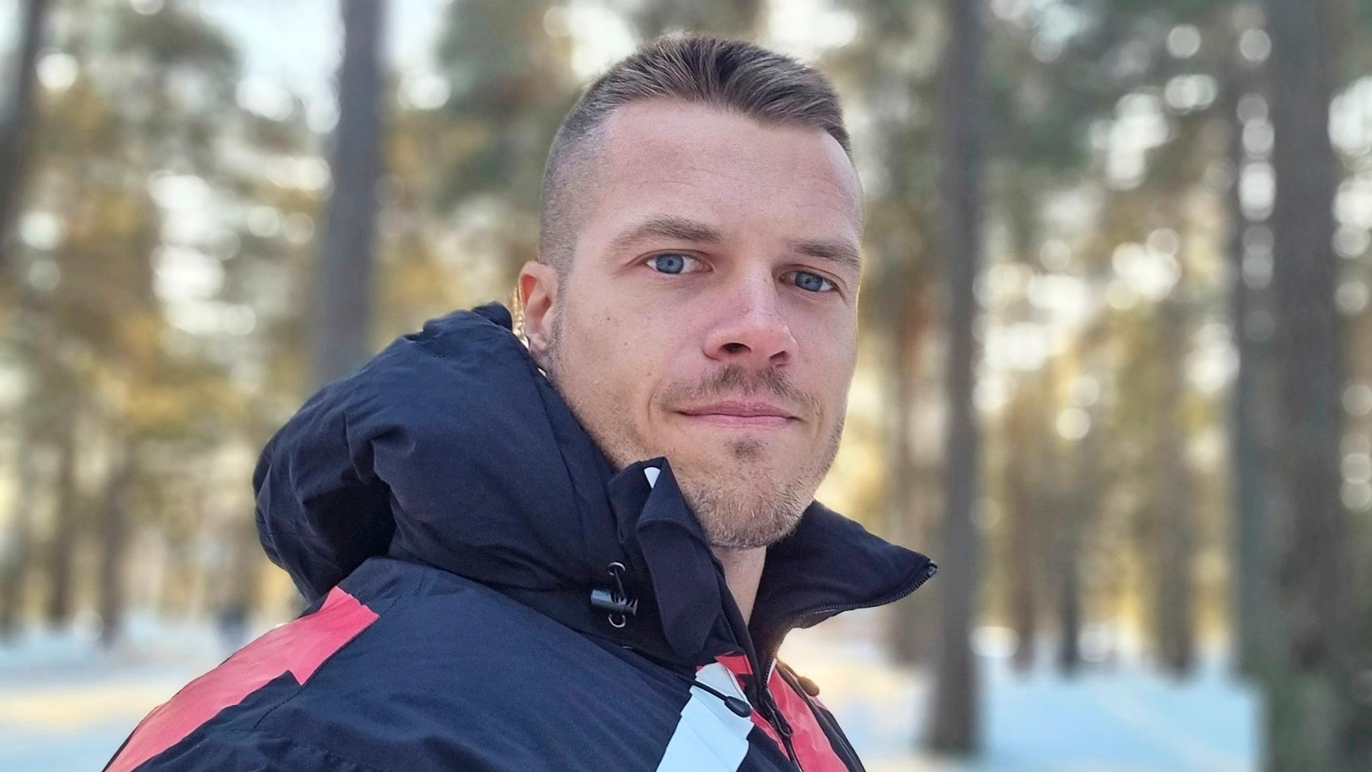 Meteorologi Markus Mäntykannas ennustaa säätä rallikuskeille