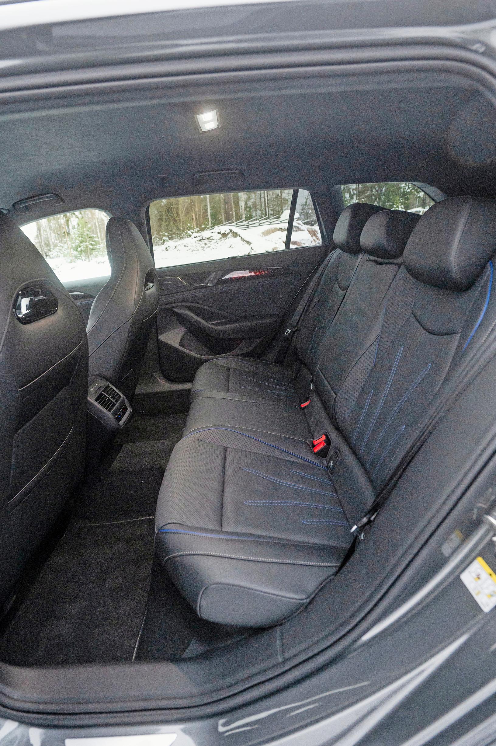 Volkswagen Passat e-Hybridin takana on valtiomiestason tilat.