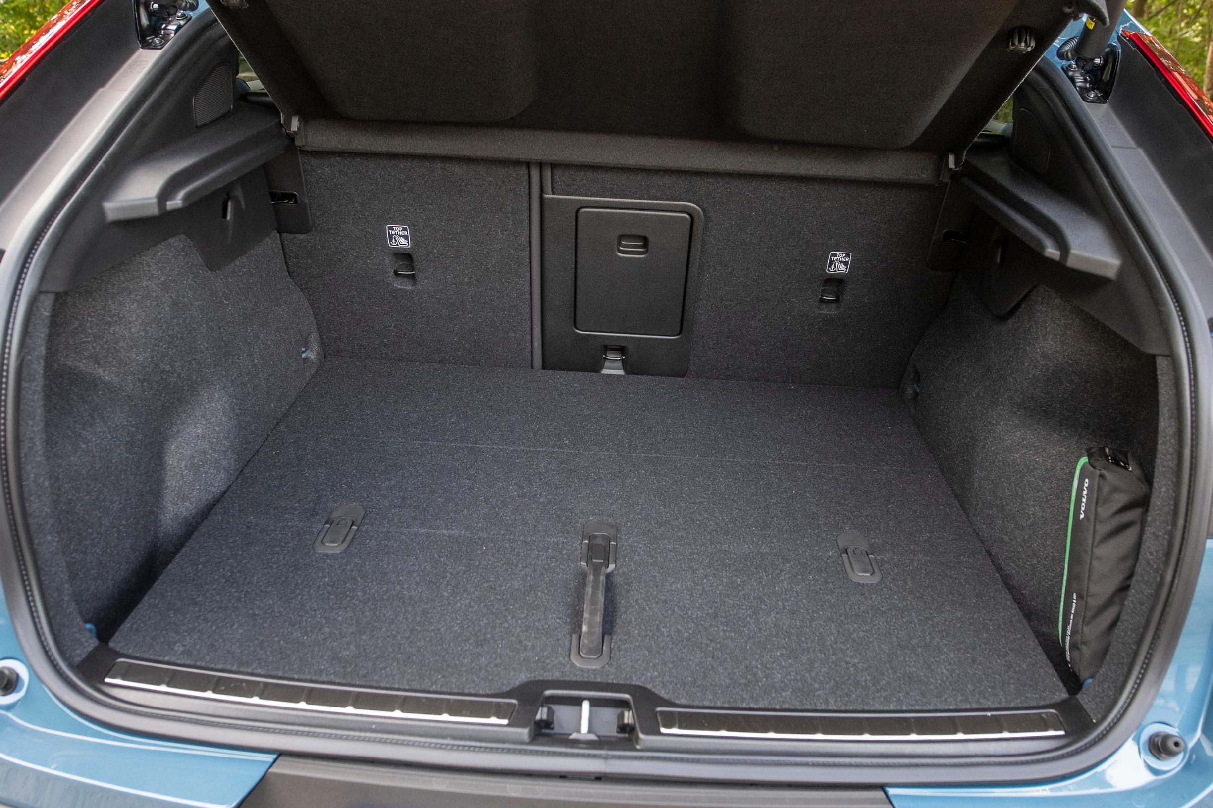 Volvo C40 Recharge Twin Ultimate tavaratila