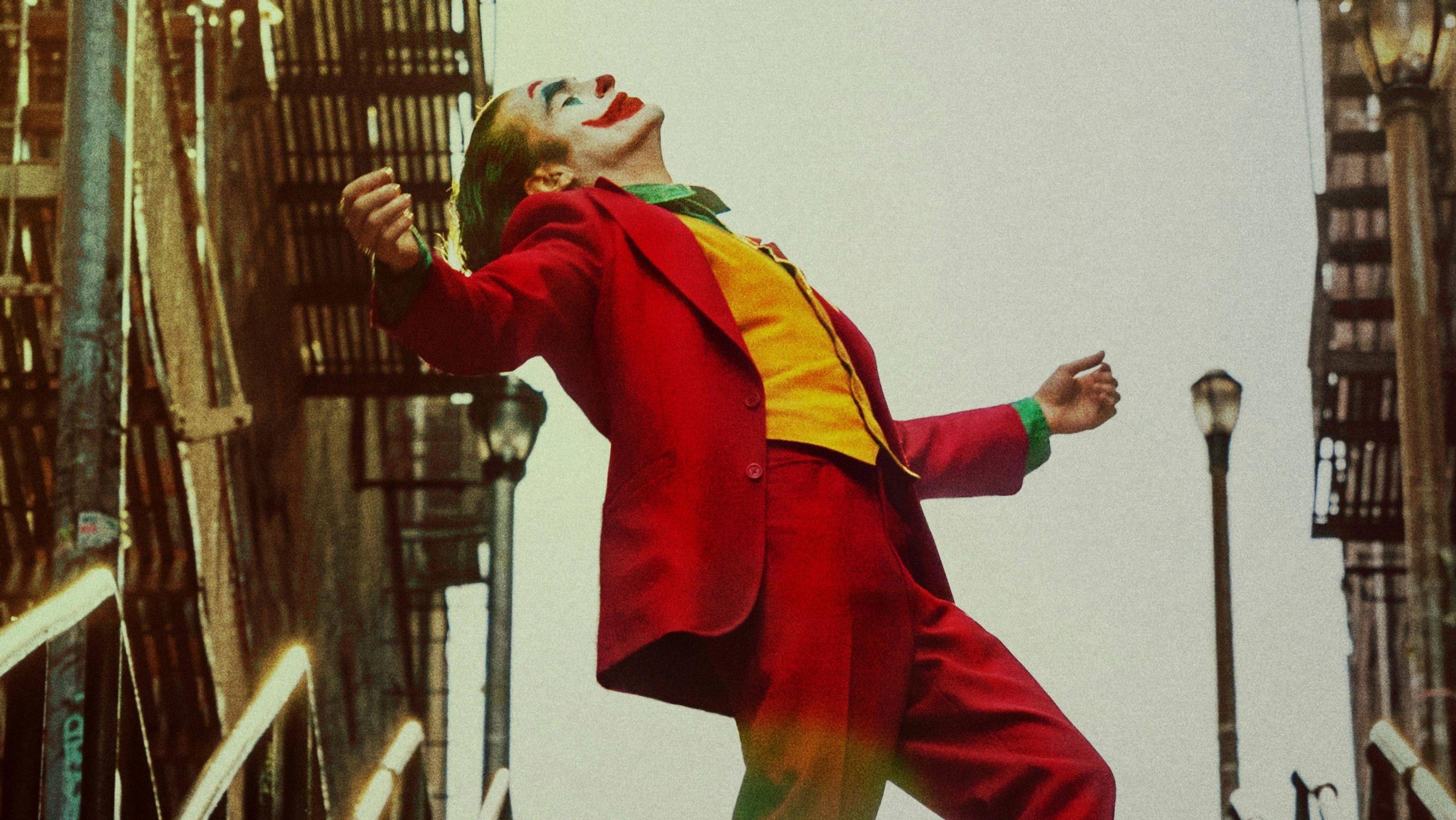Jokerina pohjalla – Batman-saagan synkkä sivullissinfonia takoi yli miljardin dollarin tuotot