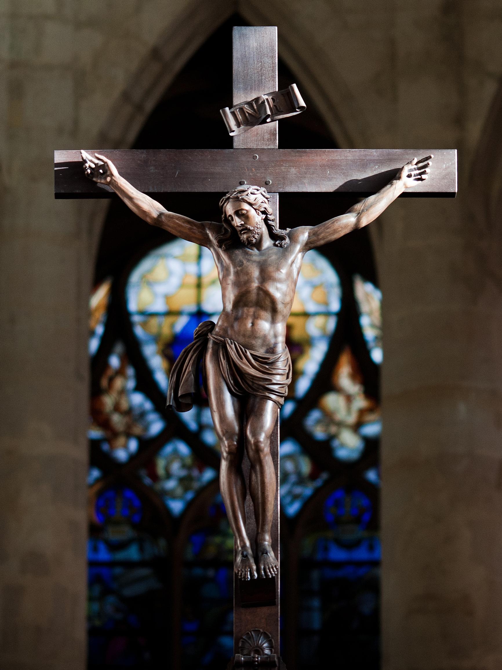 Jeesus ei ole masennuslääke – Miksi kirjailija Antti Hurskainen on eronnut kirkosta jo kahdesti? 