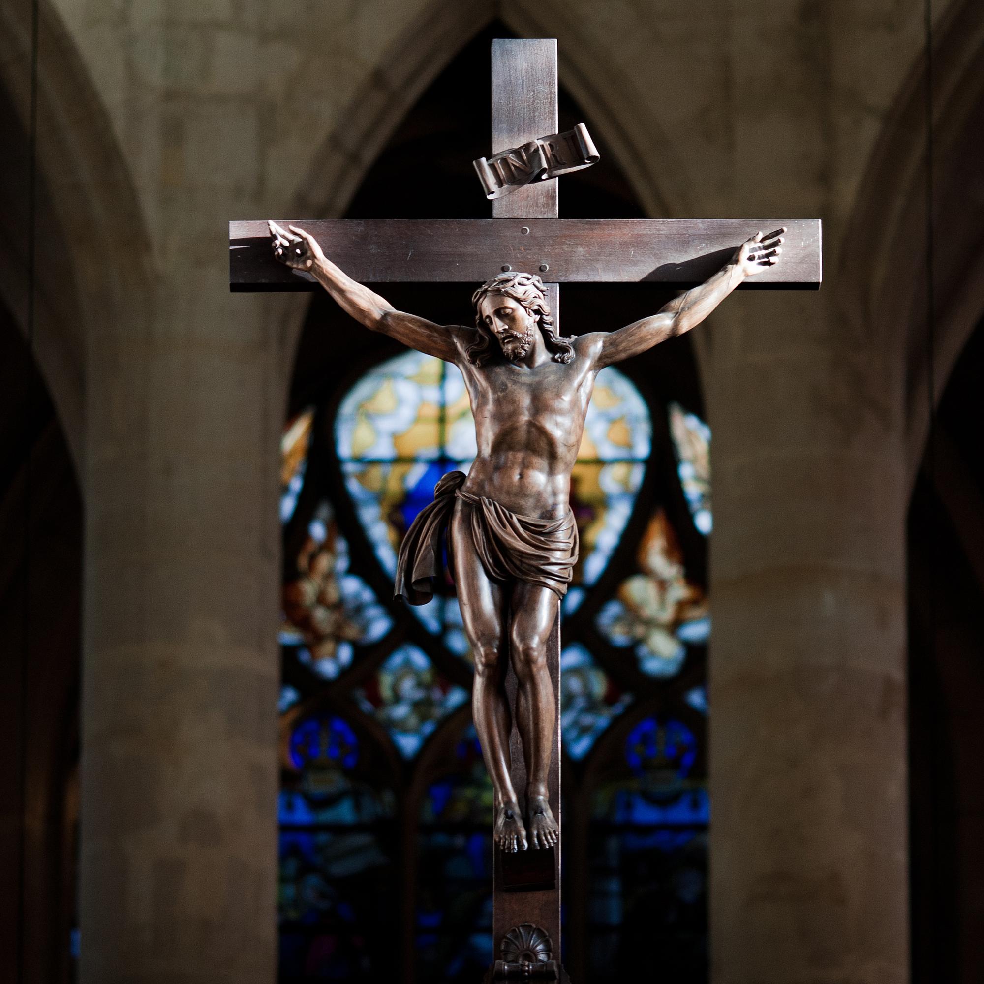 Jeesus ei ole masennuslääke – Miksi kirjailija Antti Hurskainen on eronnut kirkosta jo kahdesti? 