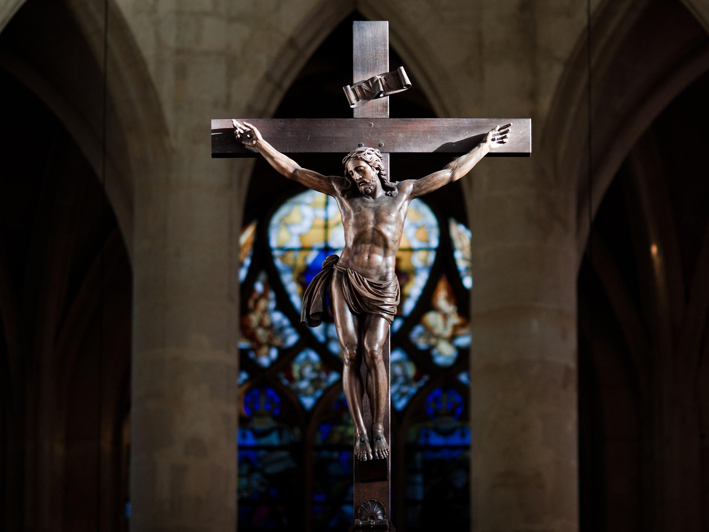 Jeesus ei ole masennuslääke – Miksi kirjailija Antti Hurskainen on eronnut kirkosta jo kahdesti? 