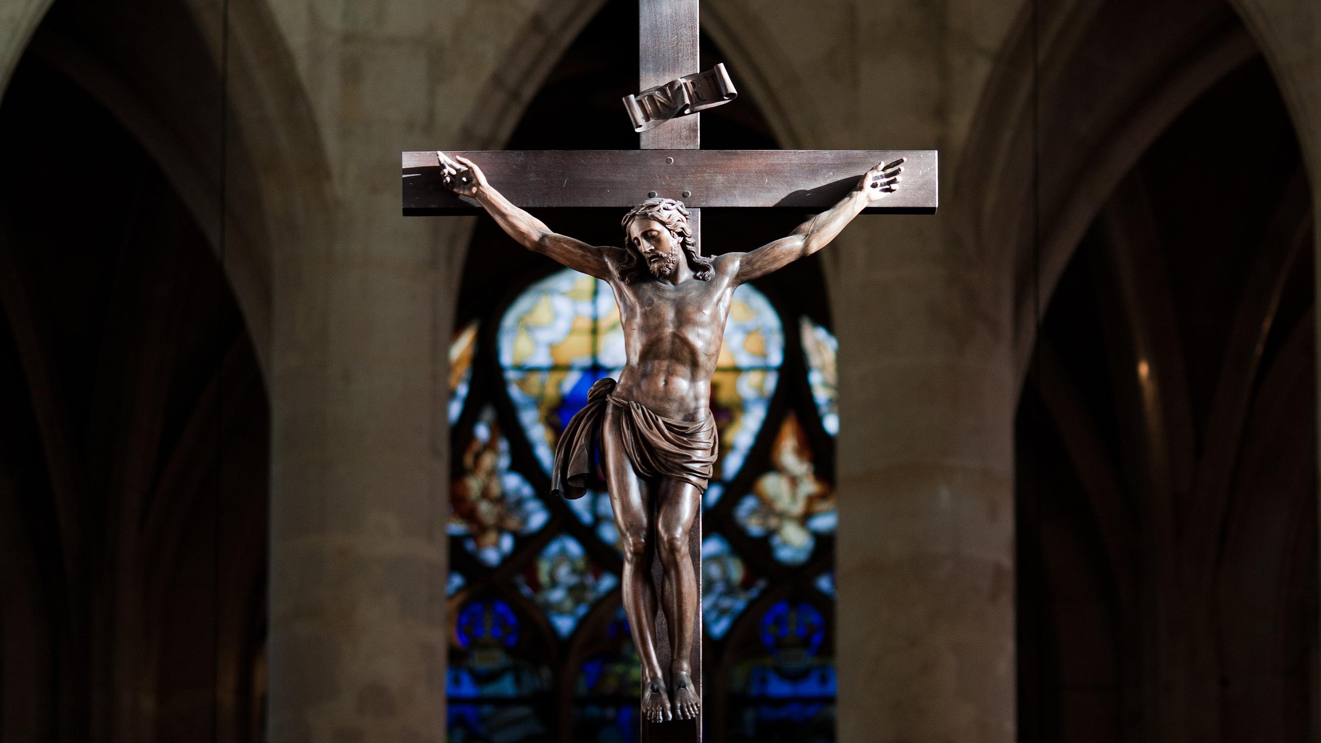 Jeesus ei ole masennuslääke – Miksi kirjailija Antti Hurskainen on eronnut kirkosta jo kahdesti? 