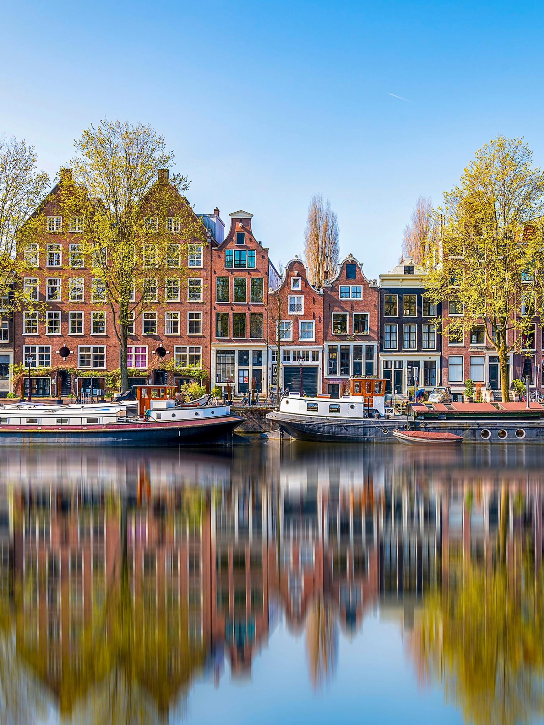Opas Amsterdamiin: istu trendikahviloissa, yövy hauskassa hotellissa ja tee vintagelöytöjä Euroopan suurimmalla kirppiksellä