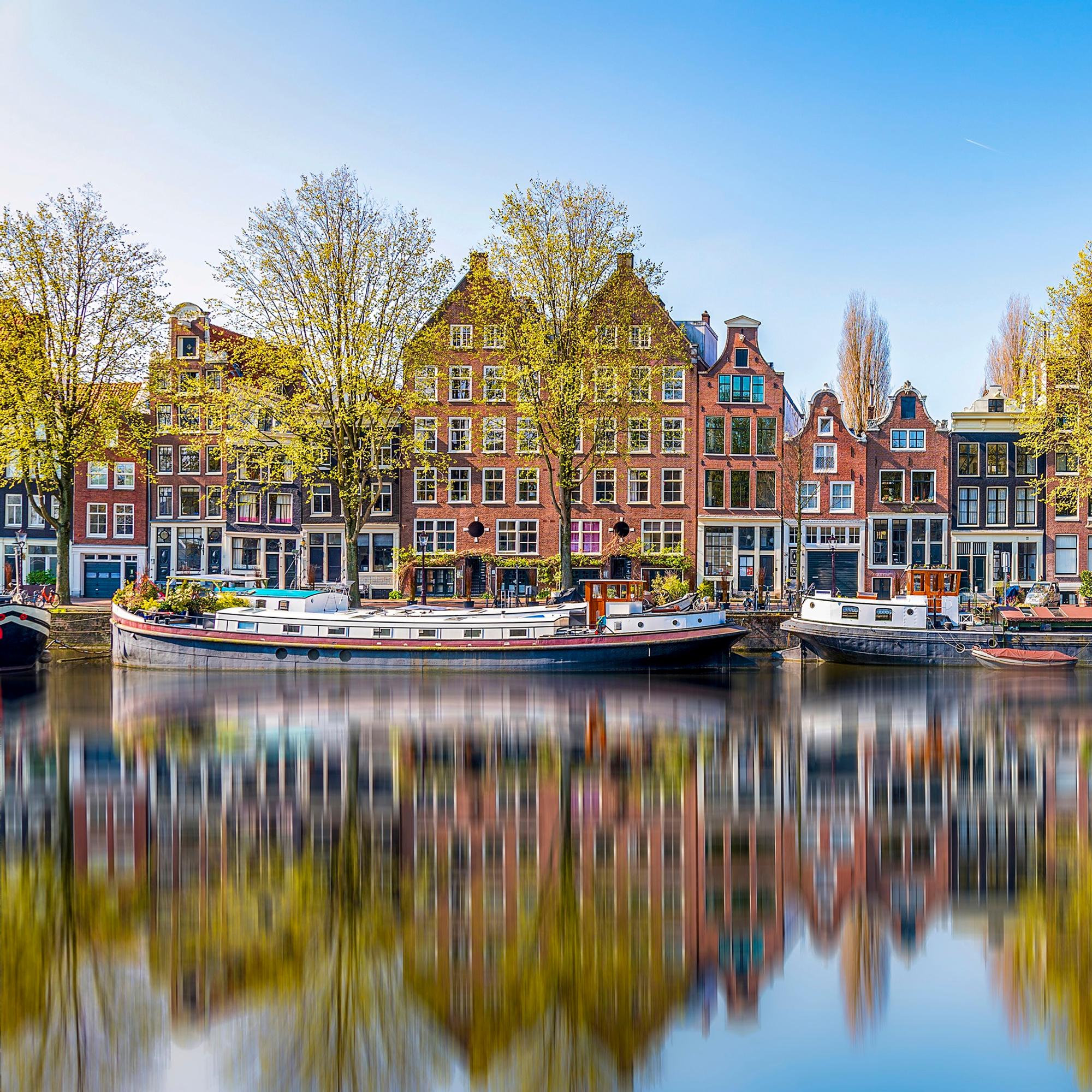 Opas Amsterdamiin: istu trendikahviloissa, yövy hauskassa hotellissa ja tee vintagelöytöjä Euroopan suurimmalla kirppiksellä