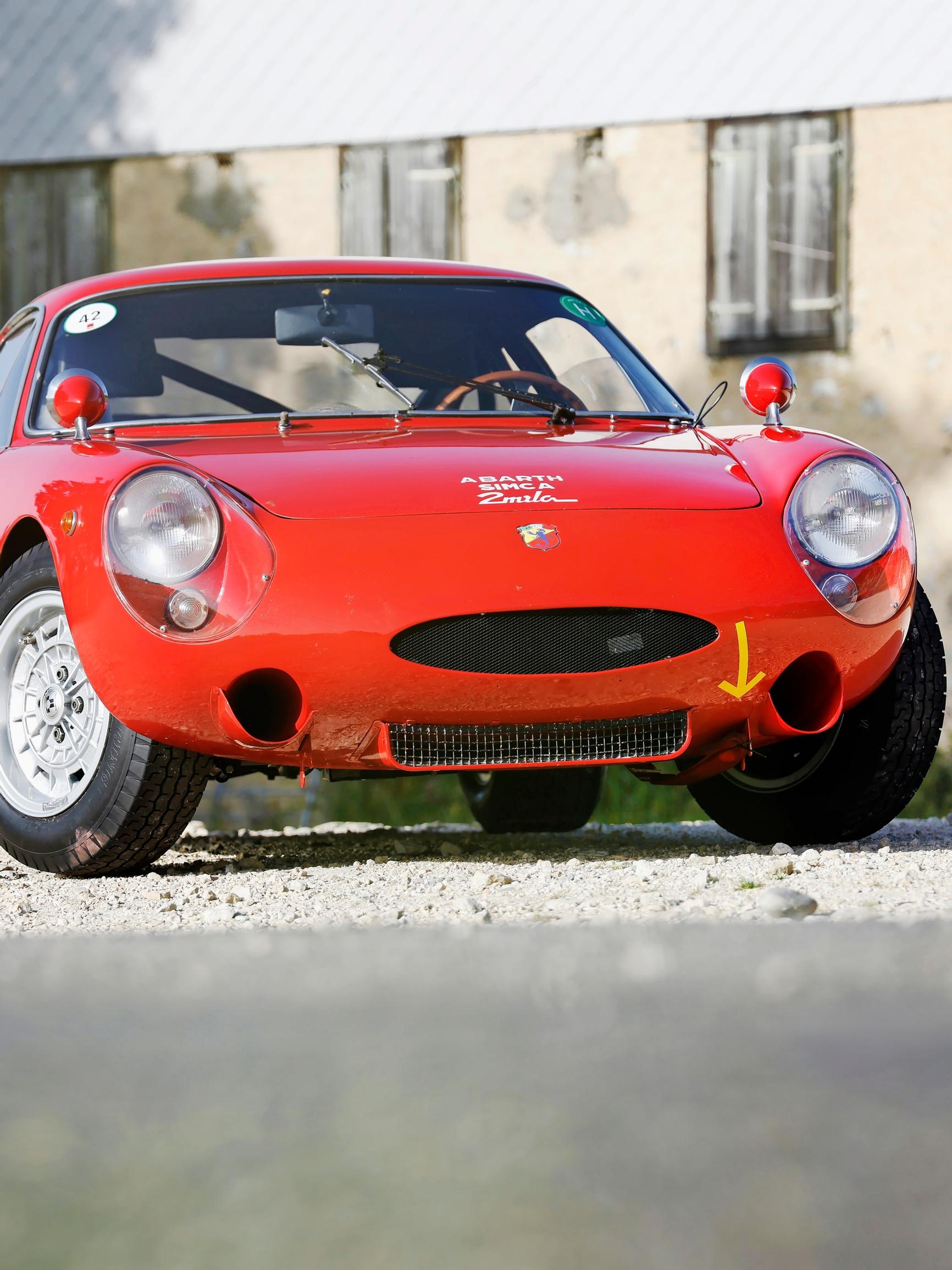 Abarth Simca 2mila GT – Tämä pikkupeto nöyryytti Ferraria kilparadoilla