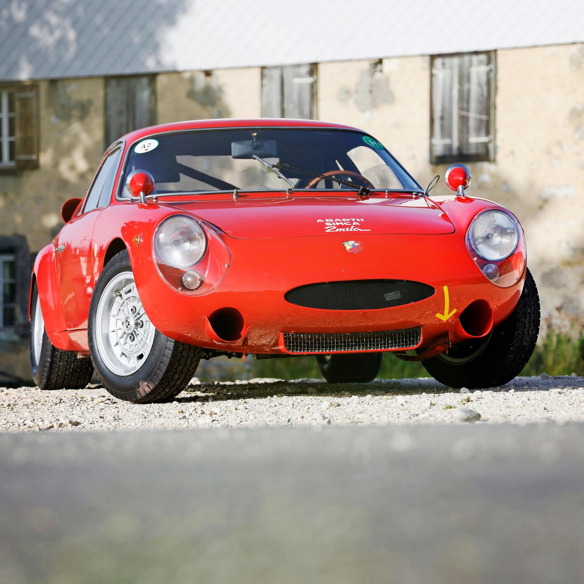 Abarth Simca 2mila GT – Tämä pikkupeto nöyryytti Ferraria kilparadoilla