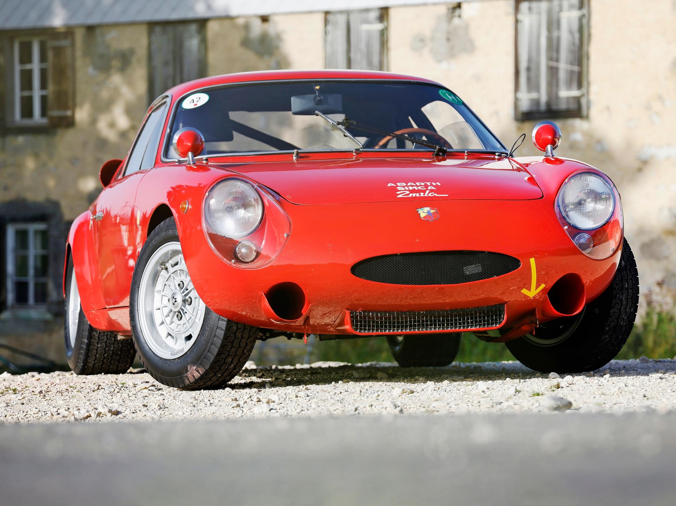 Abarth Simca 2mila GT – Tämä pikkupeto nöyryytti Ferraria kilparadoilla