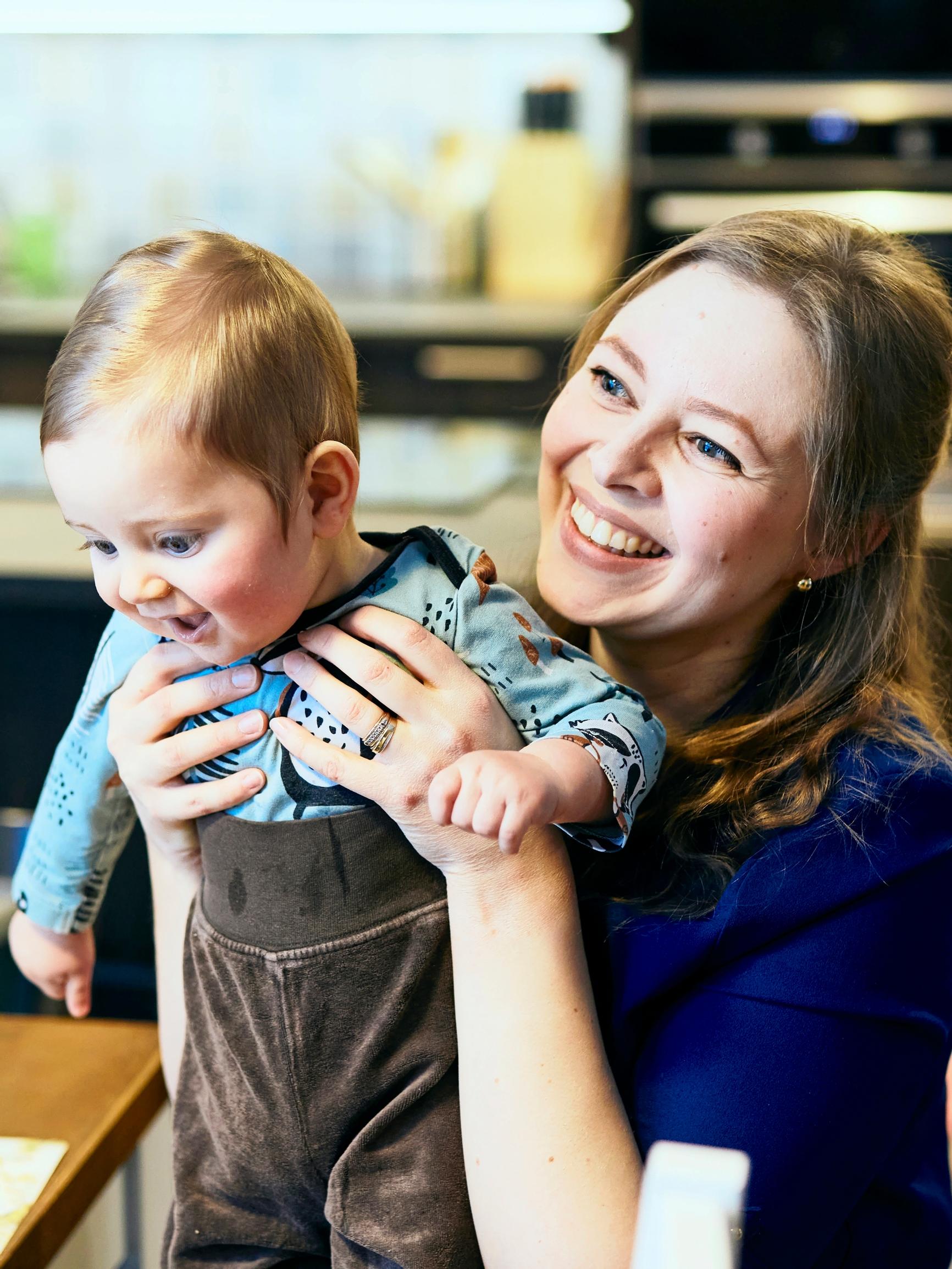 Pyhtäällä syntyy enemmän lapsia kuin monessa muussa paikassa – Kysyimme paikallisilta, miten temppu tehtiin