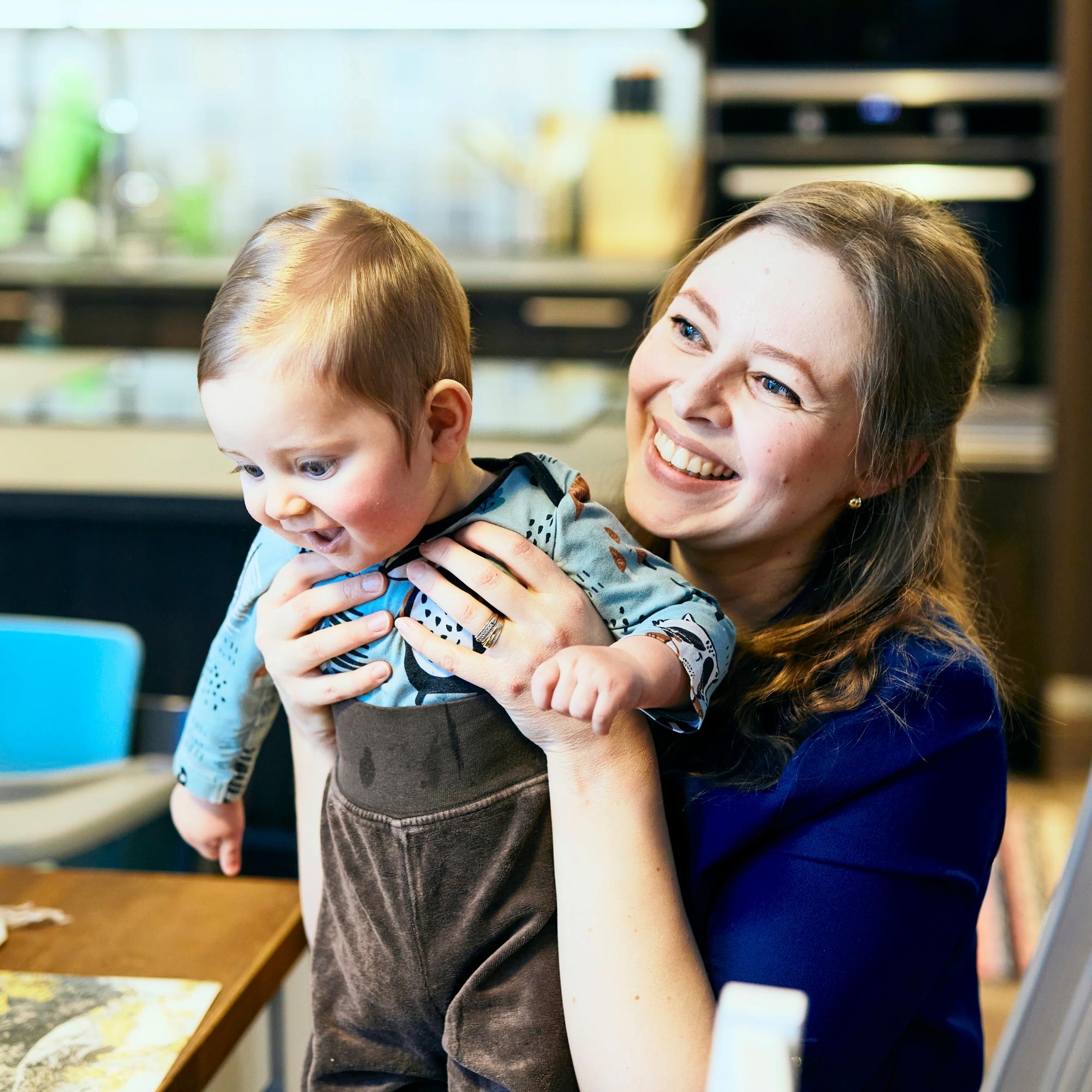 Pyhtäällä syntyy enemmän lapsia kuin monessa muussa paikassa – Kysyimme paikallisilta, miten temppu tehtiin
