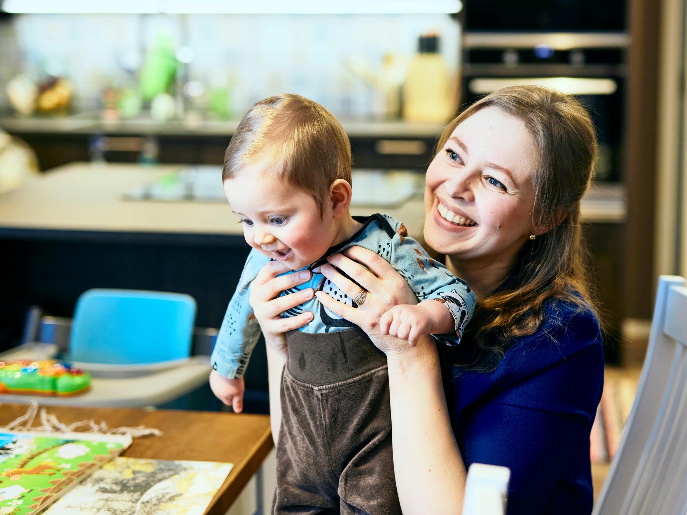 Pyhtäällä syntyy enemmän lapsia kuin monessa muussa paikassa – Kysyimme paikallisilta, miten temppu tehtiin