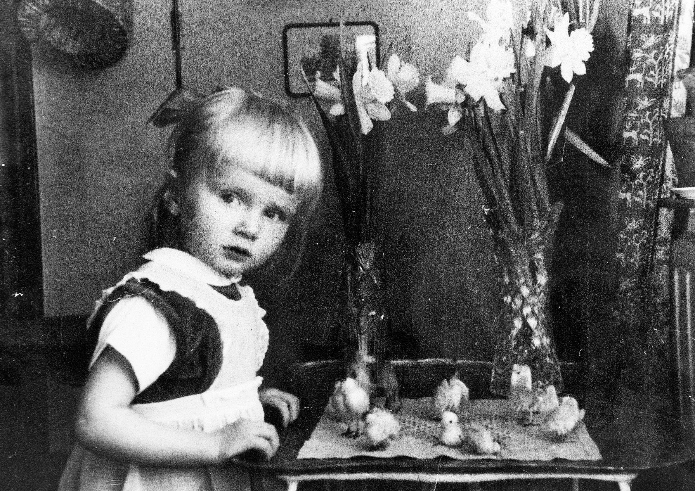 Miitta asui elämänsä ensivuodet Kiteen pappilassa ja muistaa vieläkin, miten äiti koristeli kodin hienoksi pääsiäisenä.