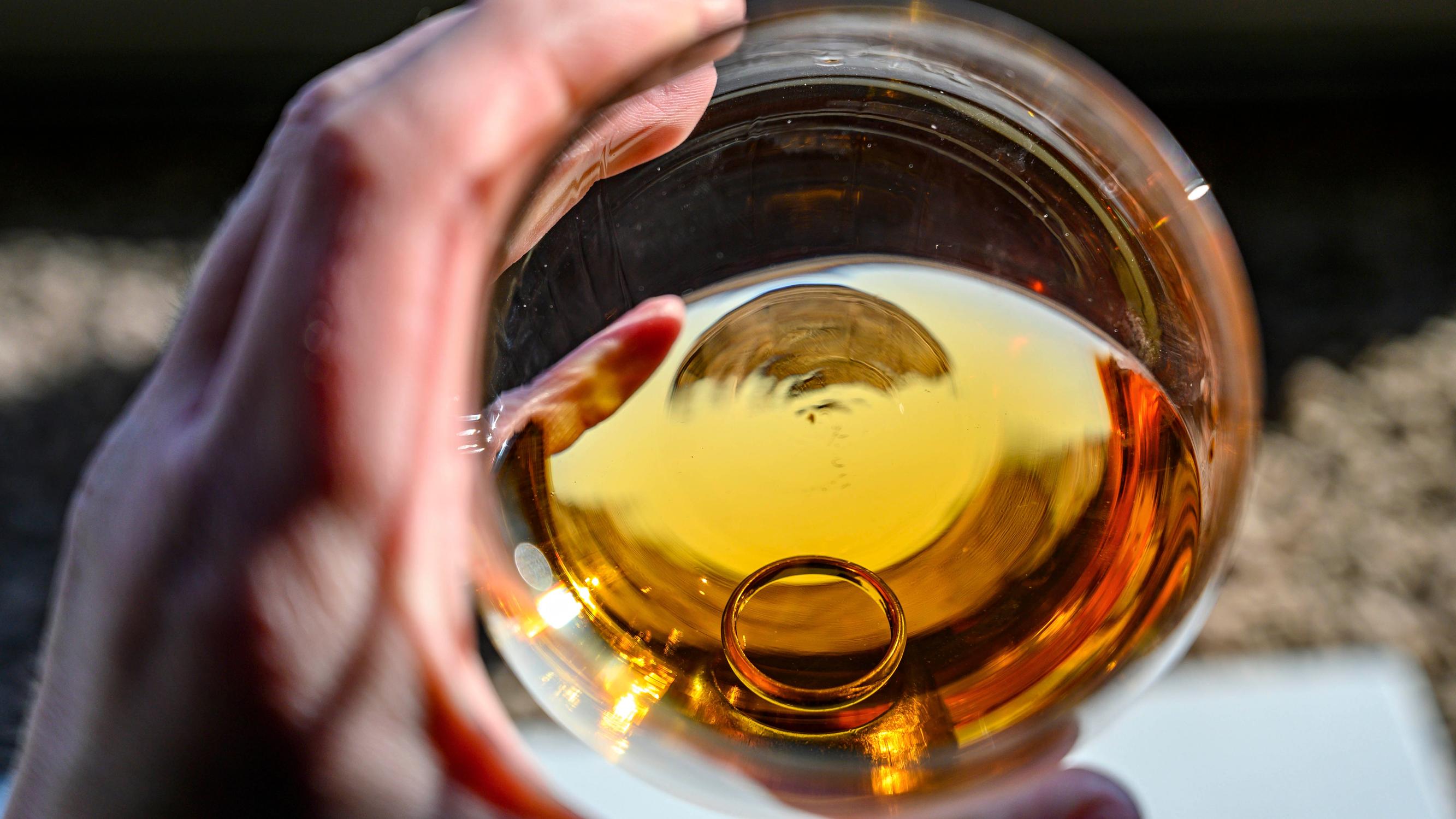 Missä Suomen kunnassa myydään eniten alkoholia asukasta kohden laskettuna?