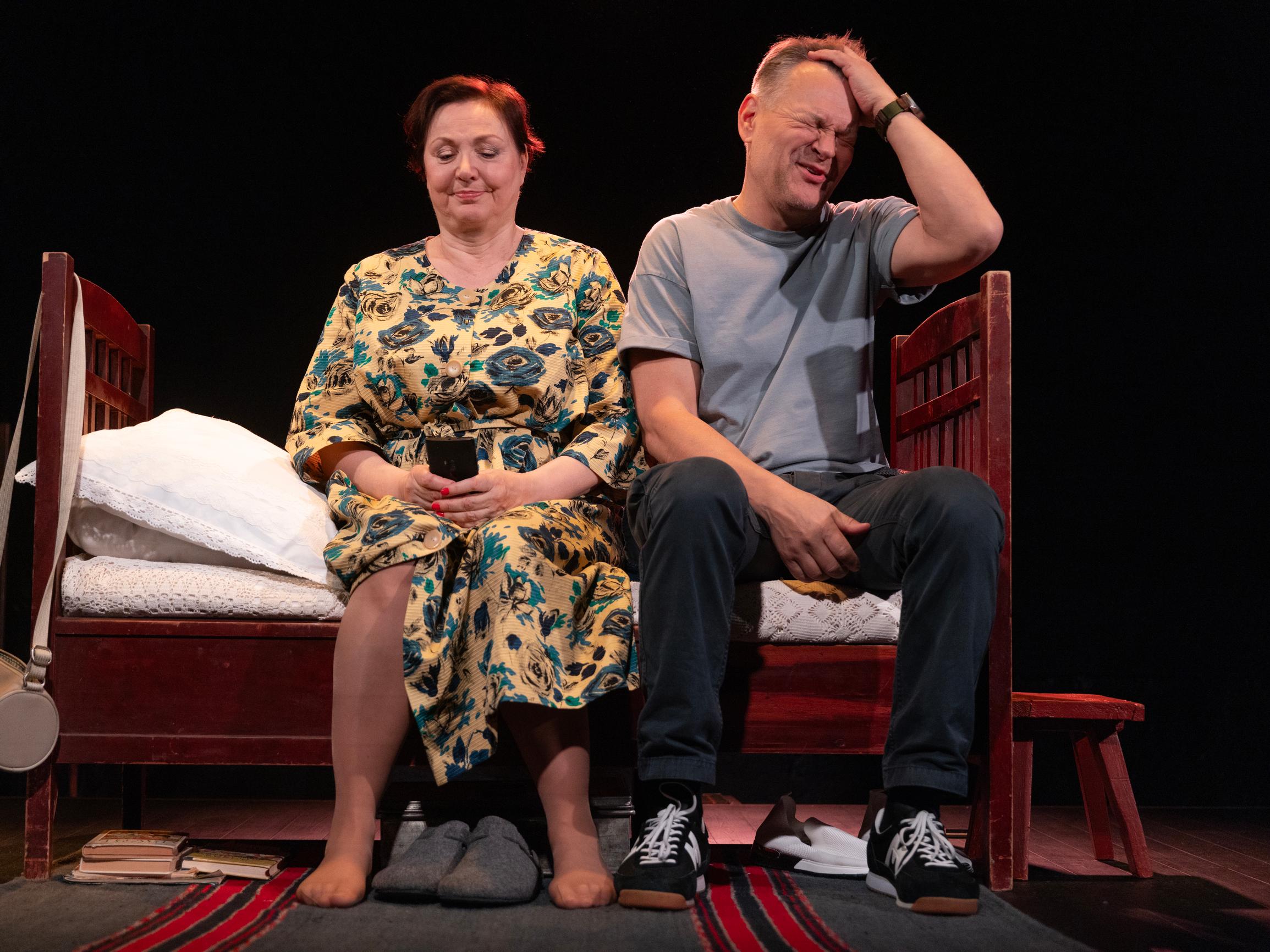 Talo – Kahden yksinäisen sympaattinen kohtaaminen Kansallisteatterissa antaa toivoa